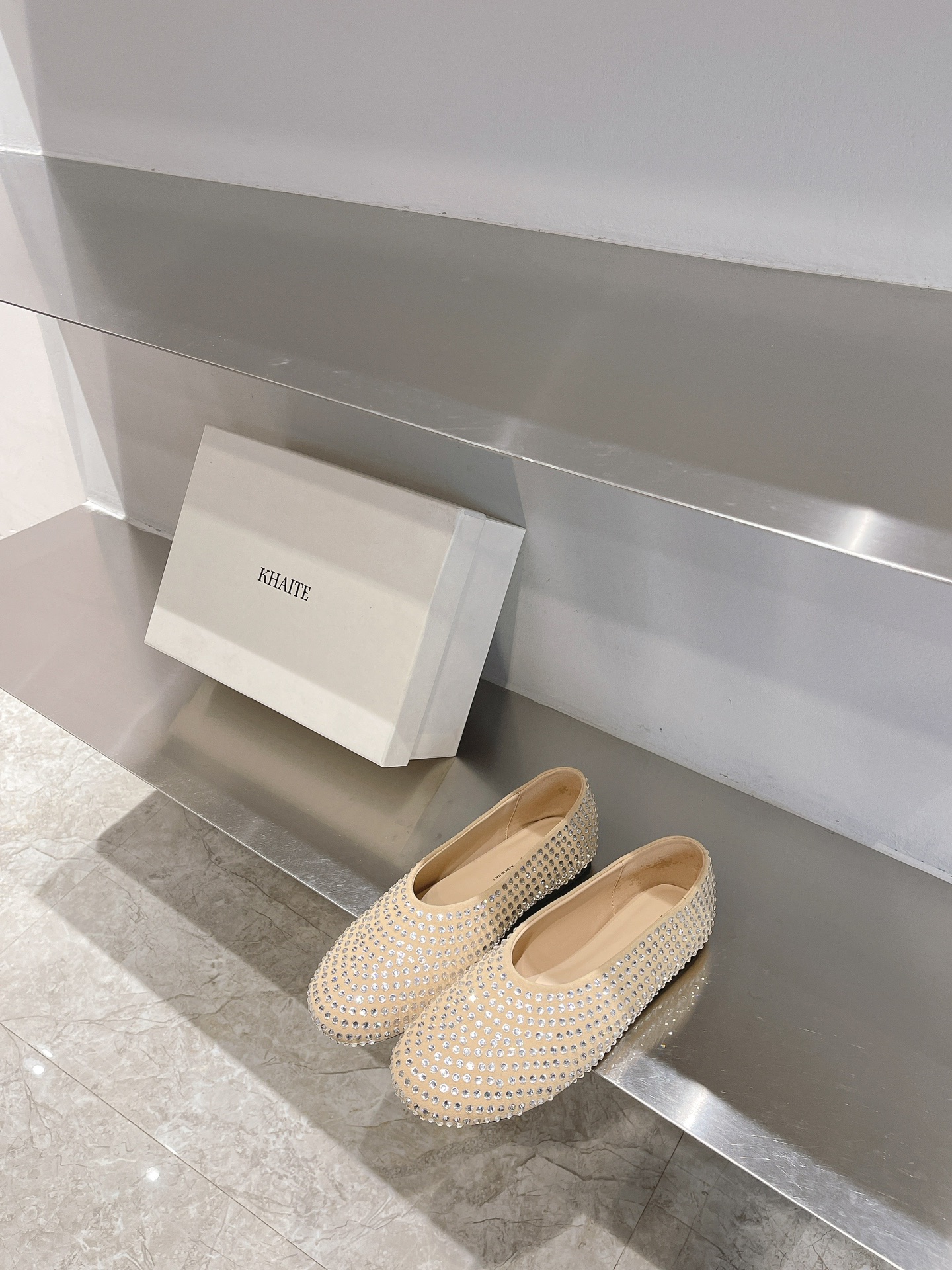 “Contemporary Ballet Shoes: Thin, Comfortable, Invincible Design with Italian Leather – 24 Springs Collection” - 图片 5