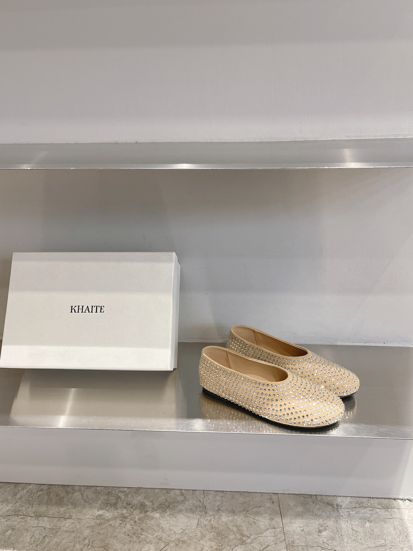 “Contemporary Ballet Shoes: Thin, Comfortable, Invincible Design with Italian Leather – 24 Springs Collection” - 图片 2