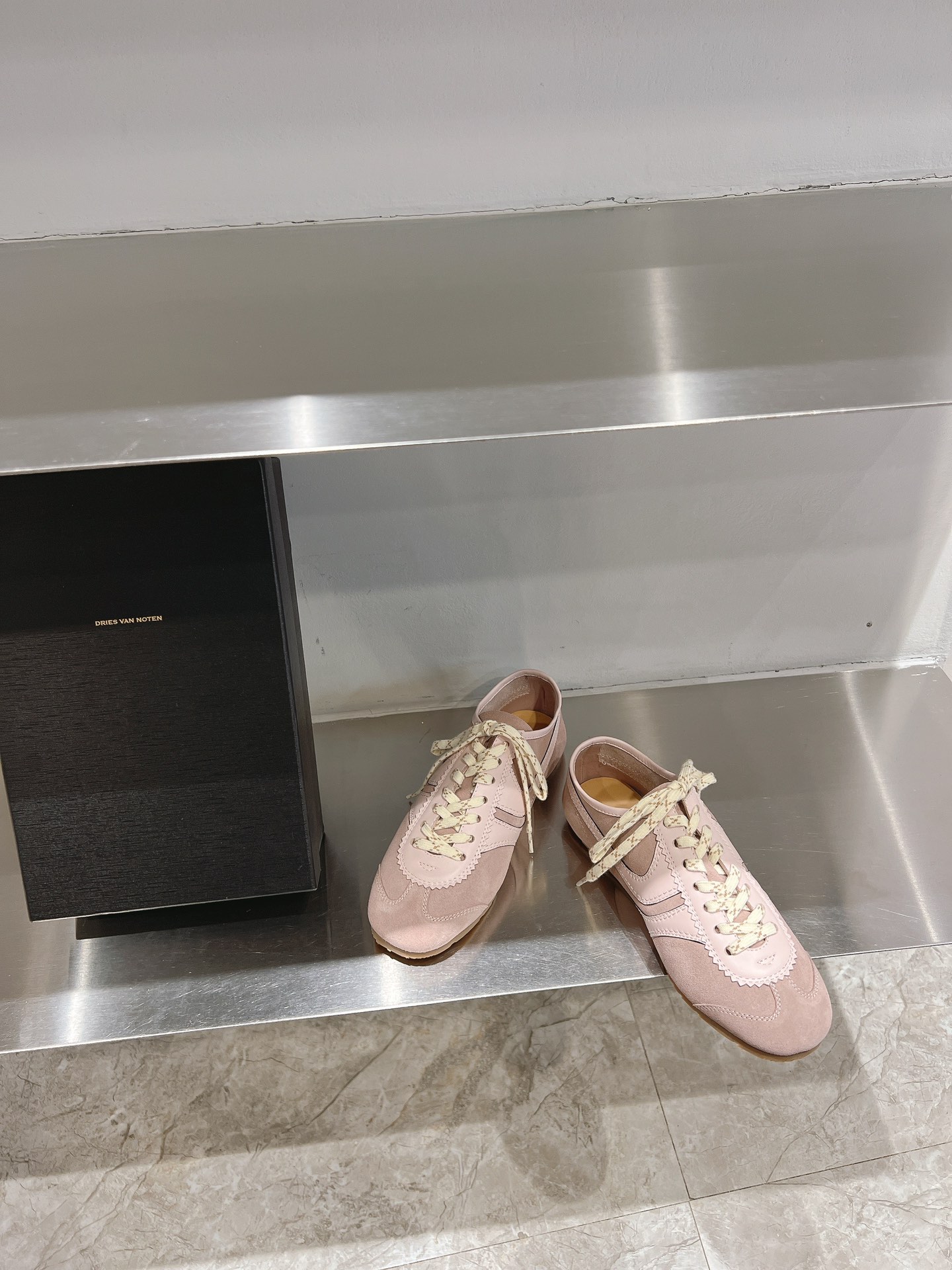 Dries Van Noten Jr. DVDR German Shoes: Marathon Sneakers for Couples. - 图片 4