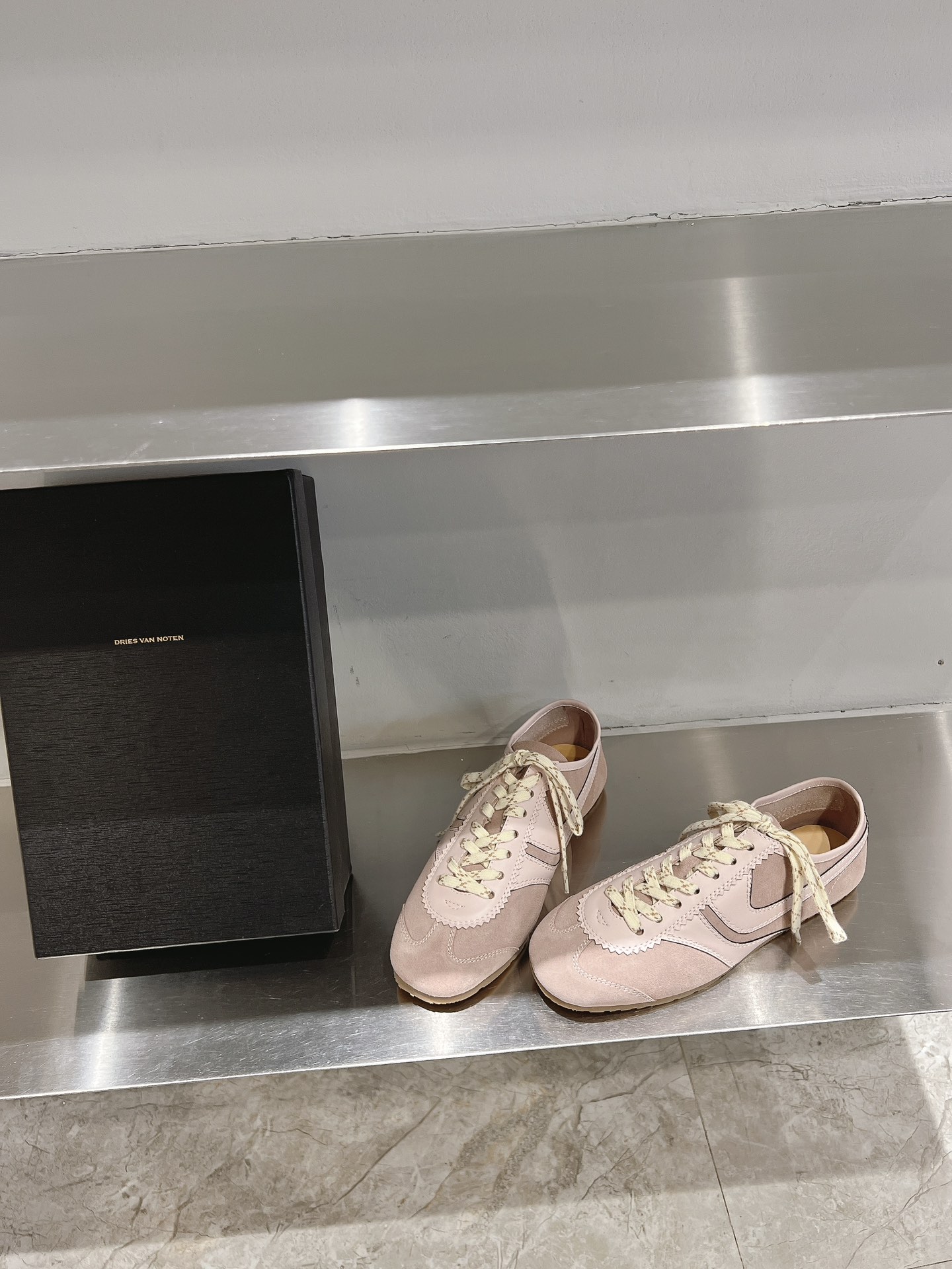 Dries Van Noten Jr. DVDR German Shoes: Marathon Sneakers for Couples. - 图片 3