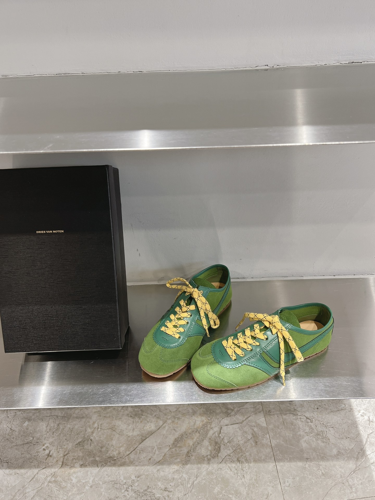 Dries Van Noten Jr. DVDR German Sneakers: Marathon Prototype with Unique Design and High Quality Materials. - 图片 3