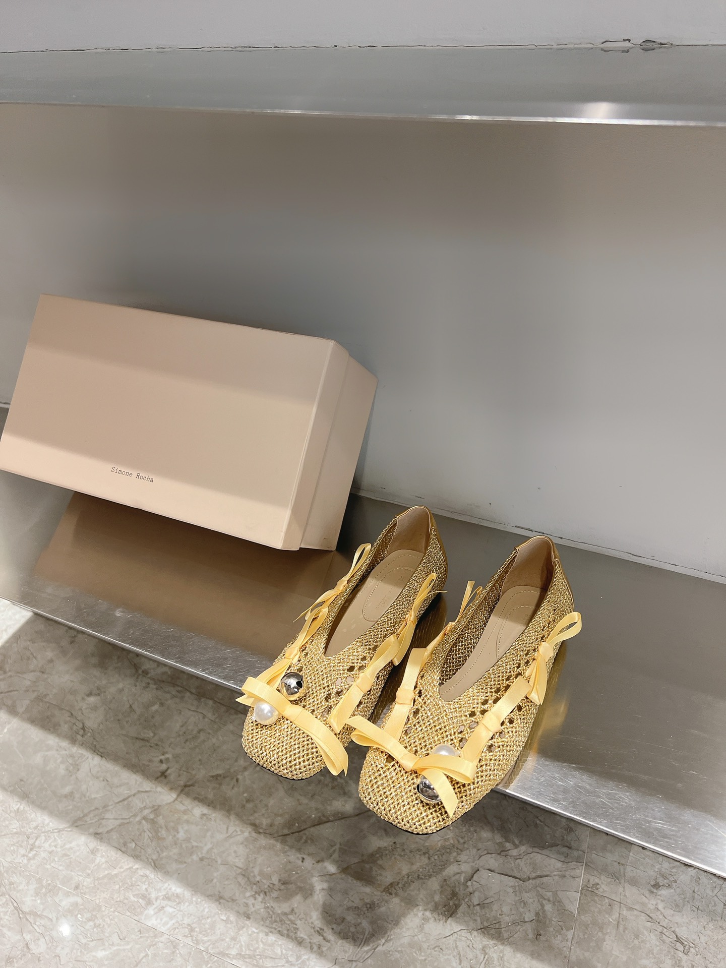 Title: Simone Rocha 24-Spring-Summer Ballet Shoe Collection Summary Summary: Unique romantic crochet shoes with plum pearls, butterflies, and Italian fabrics in sizes 35-39. Size - 图片 4