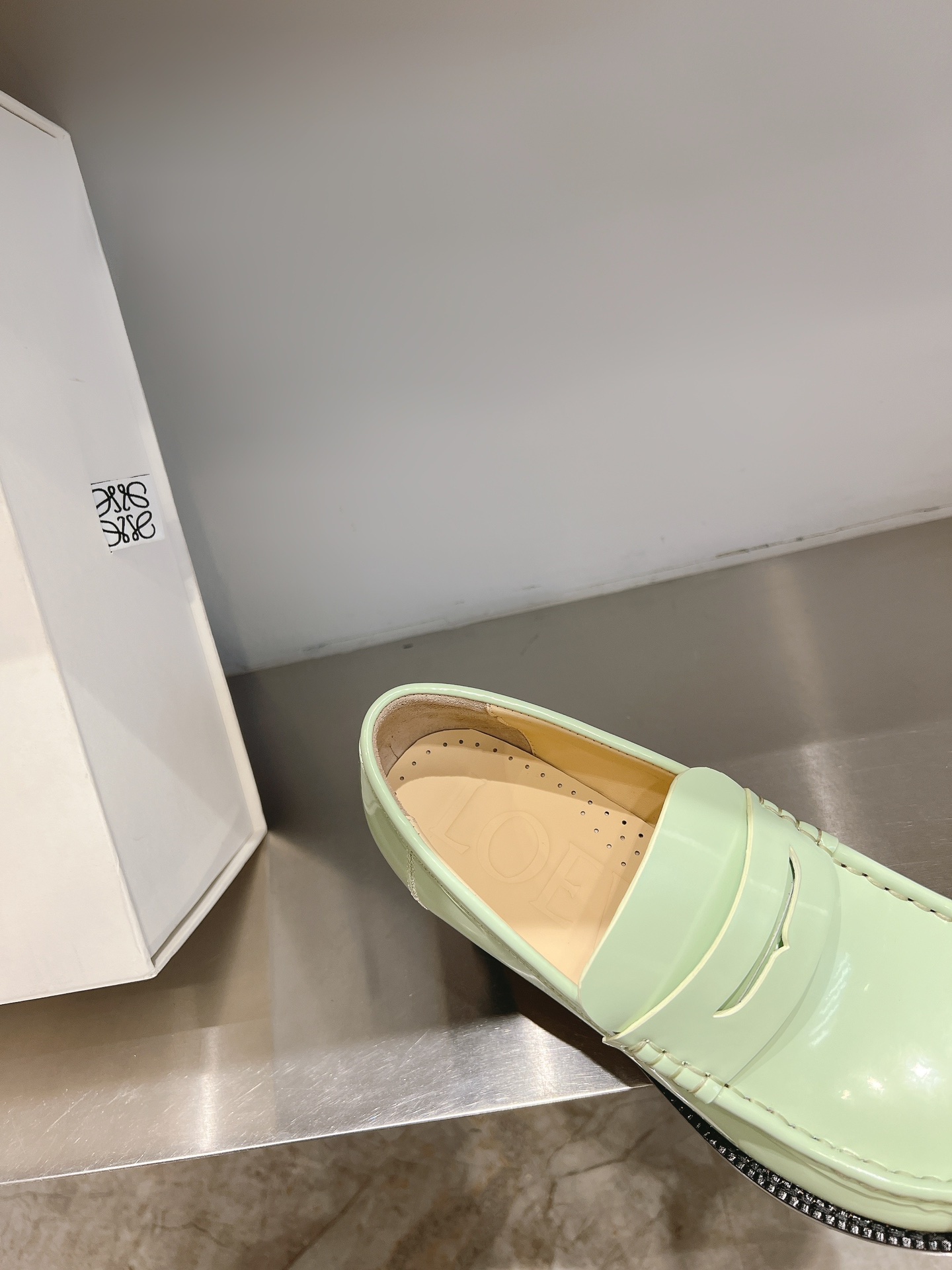 Loewe 2024 Shoe Collection: Campo Mary Jane with Retro-inspired Design - 图片 8