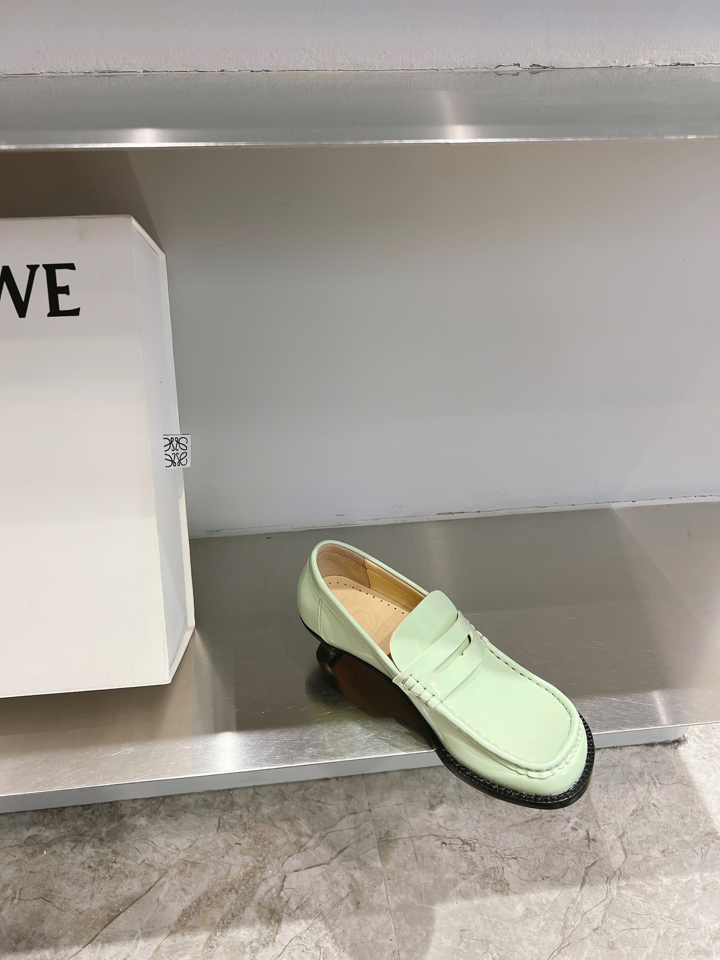 Loewe 2024 Shoe Collection: Campo Mary Jane with Retro-inspired Design - 图片 6