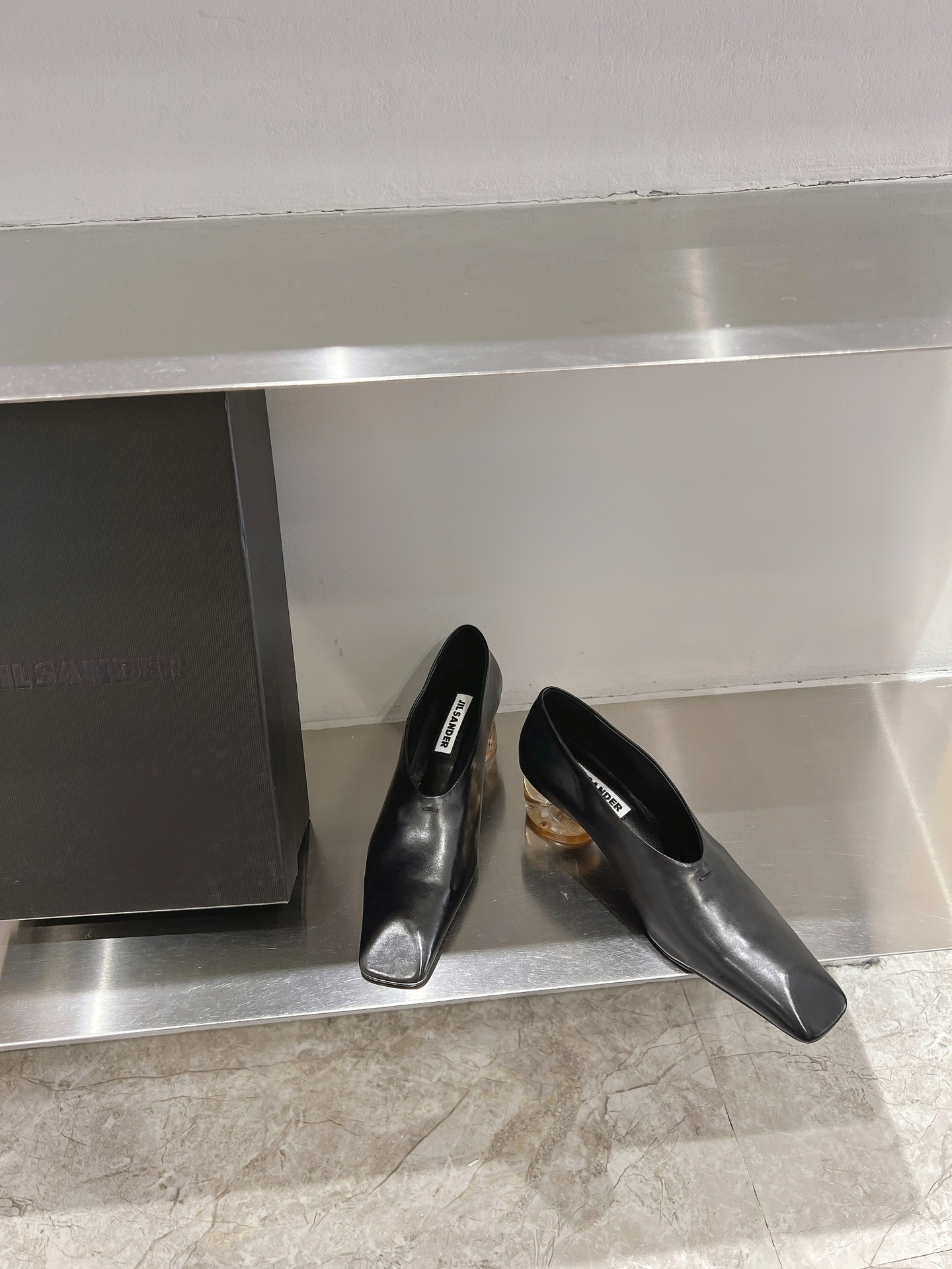 JIL SANDER SS 24 Crystal Single Shoe Collection: Elegant, Comfortable, and Unique - 图片 2