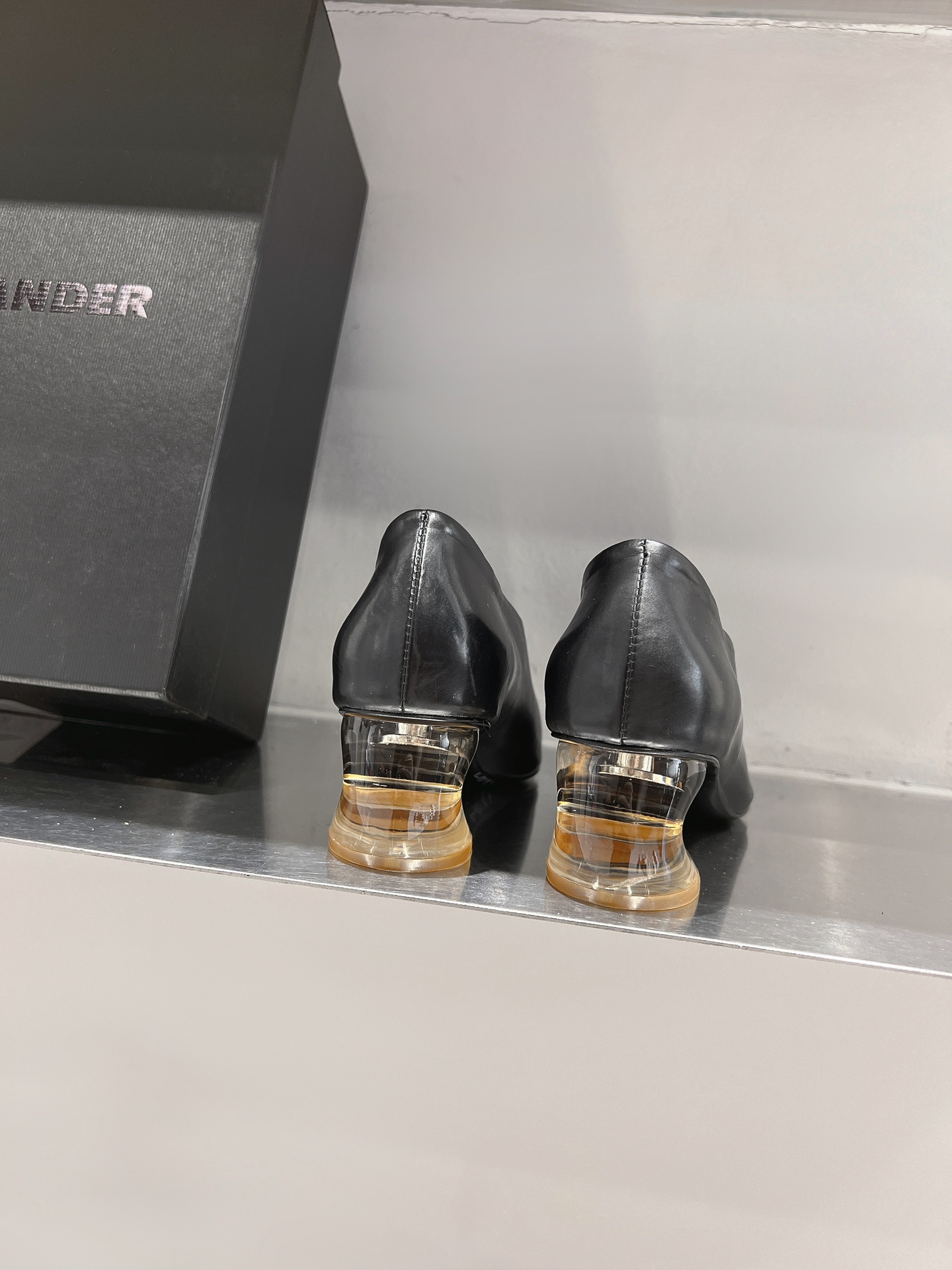 JIL SANDER SS 24 Crystal Single Shoe Collection: Elegant, Comfortable, and Unique - 图片 7