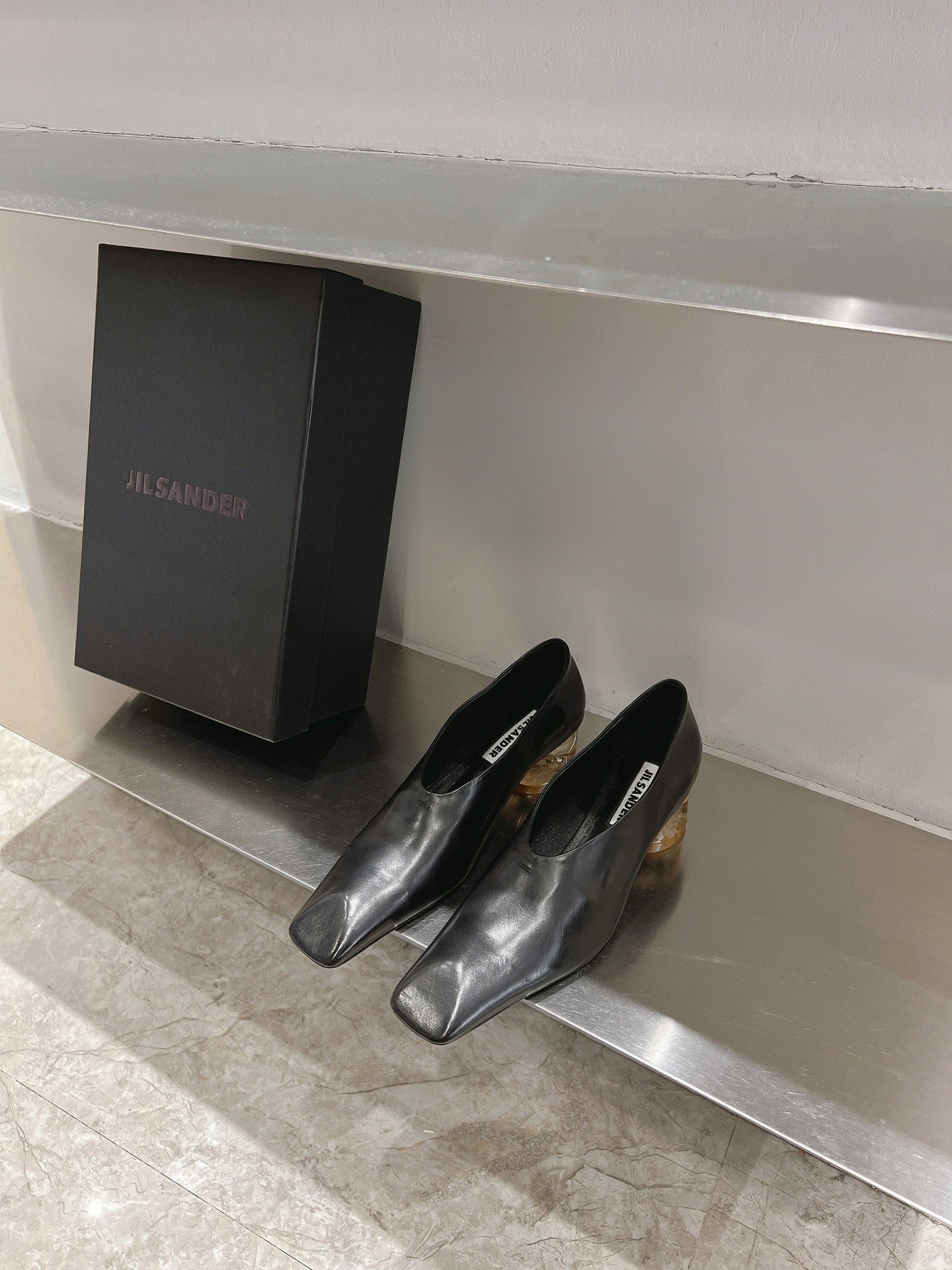 JIL SANDER SS 24 Crystal Single Shoe Collection: Elegant, Comfortable, and Unique - 图片 4