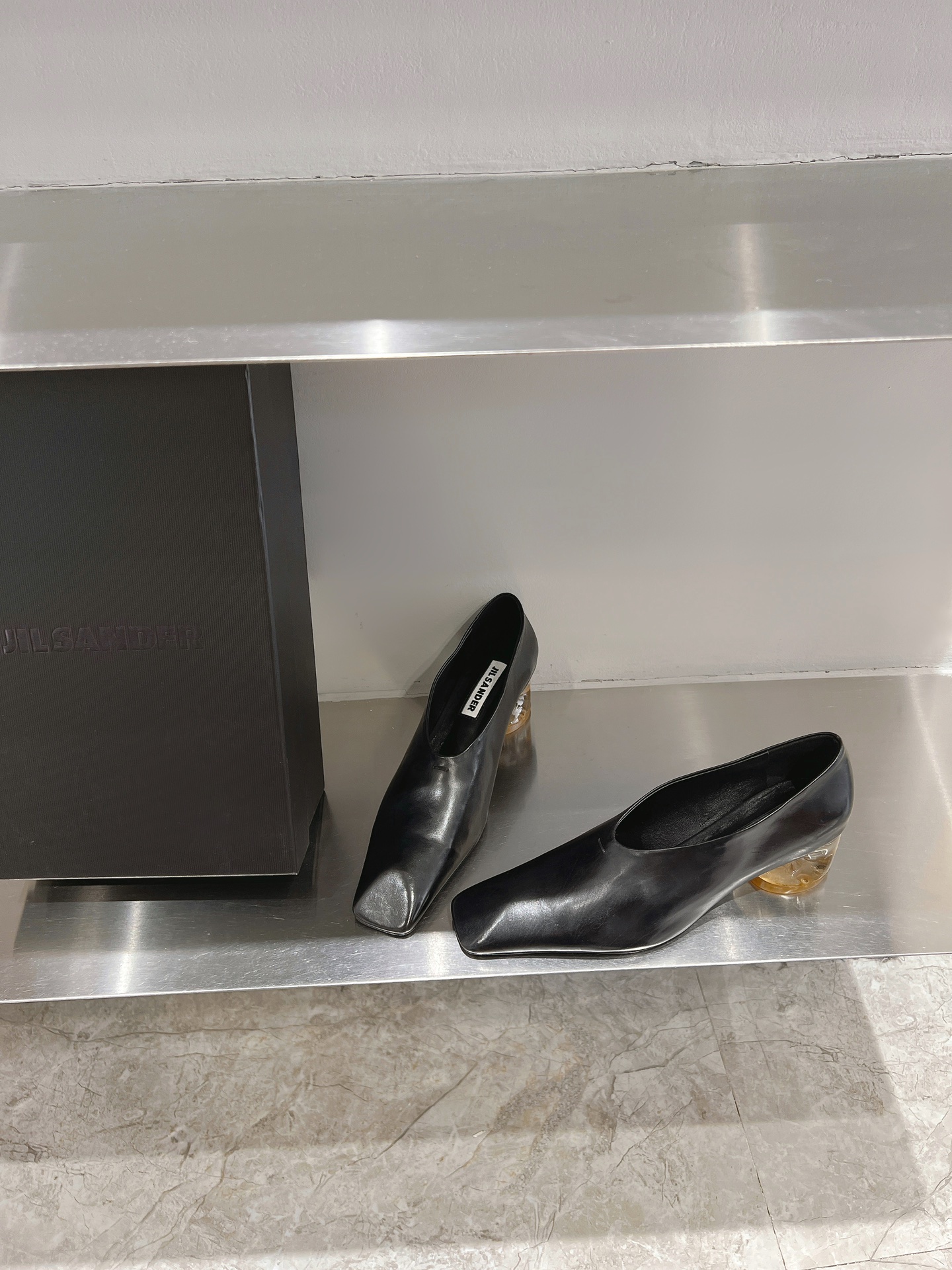 JIL SANDER SS 24 Crystal Single Shoe Collection: Elegant, Comfortable, and Unique - 图片 3