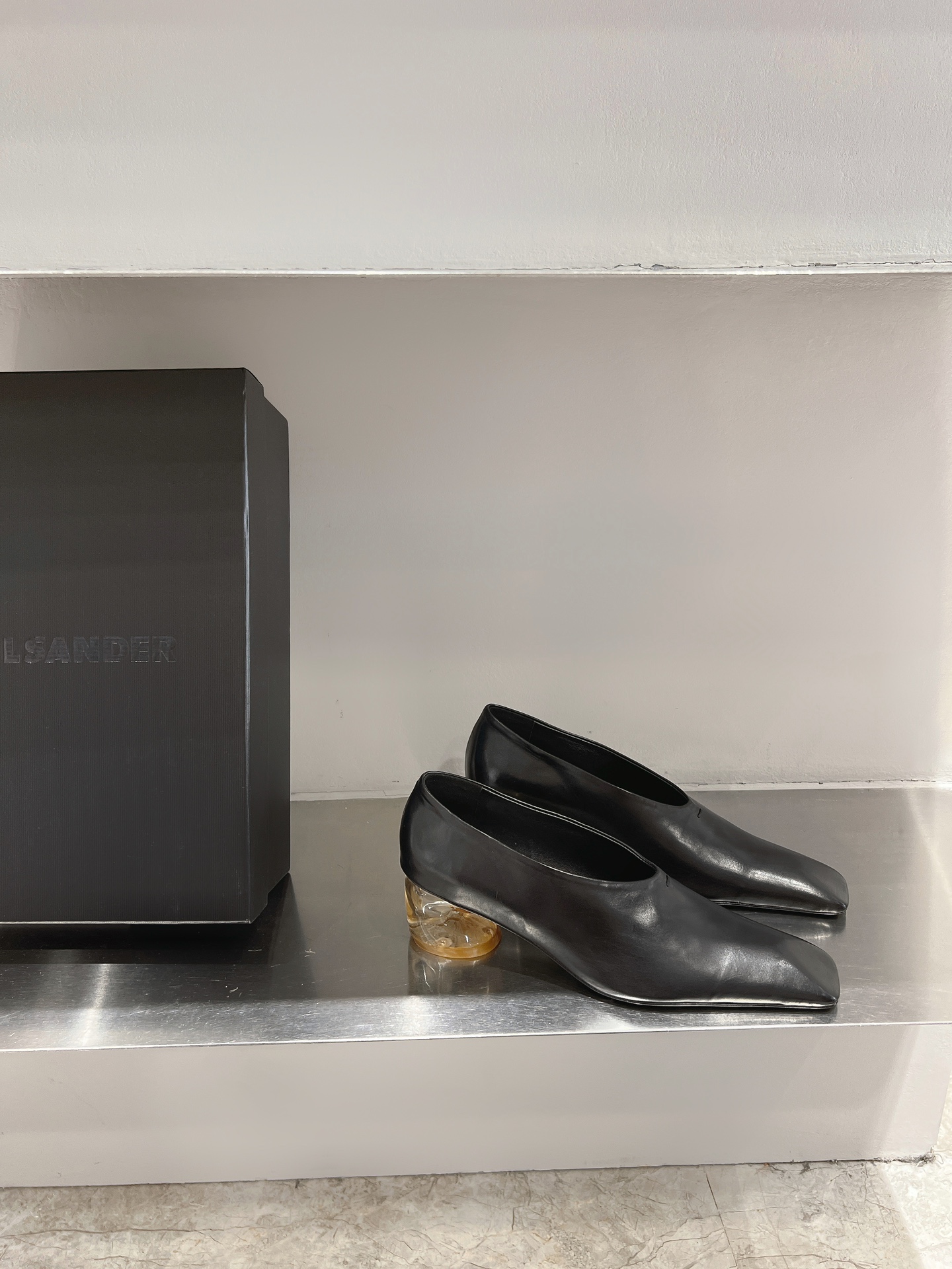 JIL SANDER SS 24 Crystal Single Shoe Collection: Elegant, Comfortable, and Unique - 图片 1