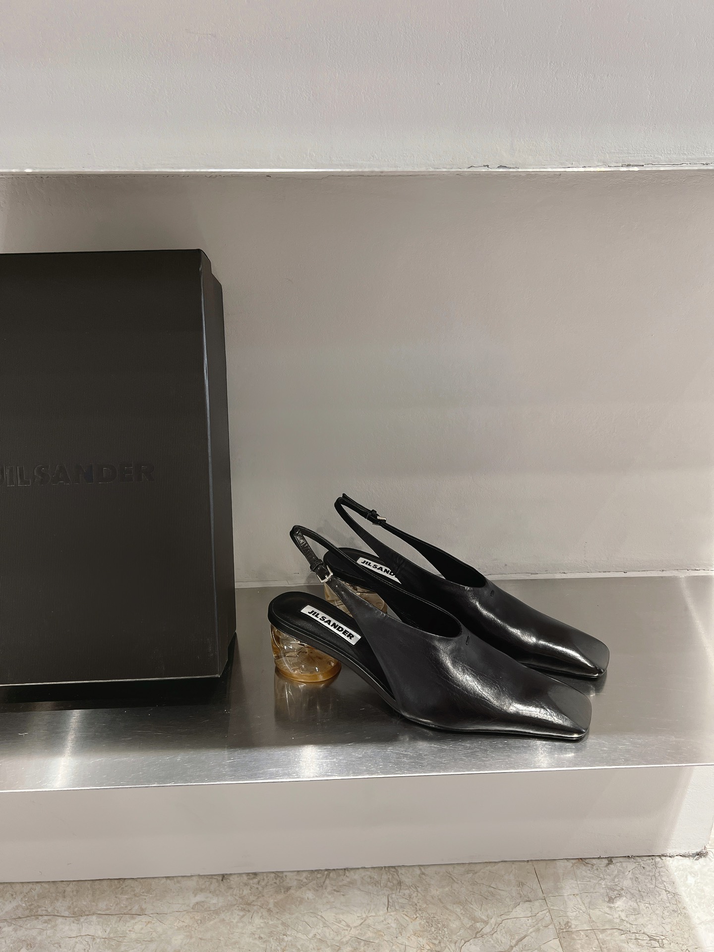 JIL SANDER 24 SS Crystal Single Shoe Collection: Light, Comfortable, Elegant, and Unique