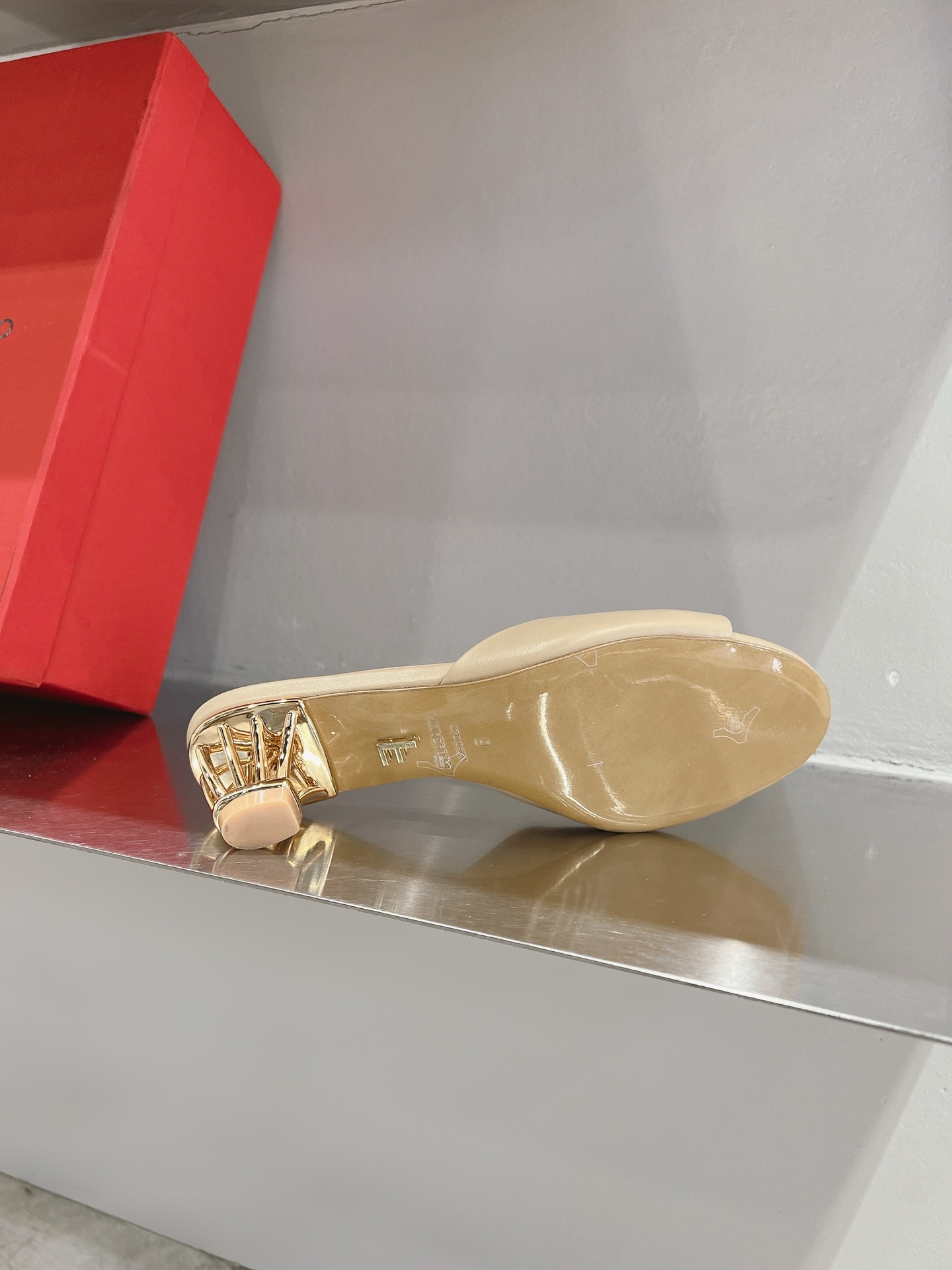 New Feragamo SS24 Shoes: Stylish Design with Quality Materials, Perfect for Fashion Enthusiasts. - 图片 9