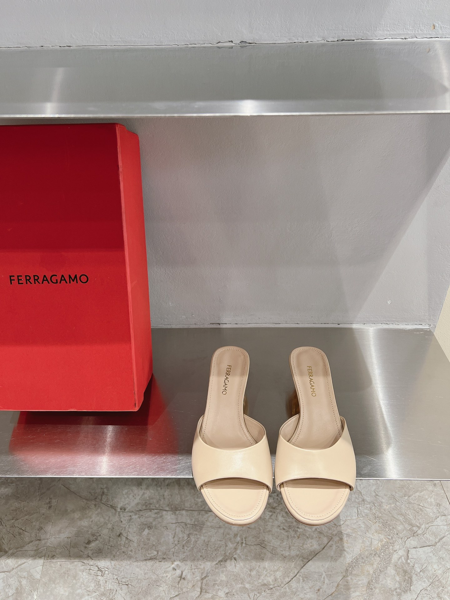 New Feragamo SS24 Shoes: Stylish Design with Quality Materials, Perfect for Fashion Enthusiasts. - 图片 1