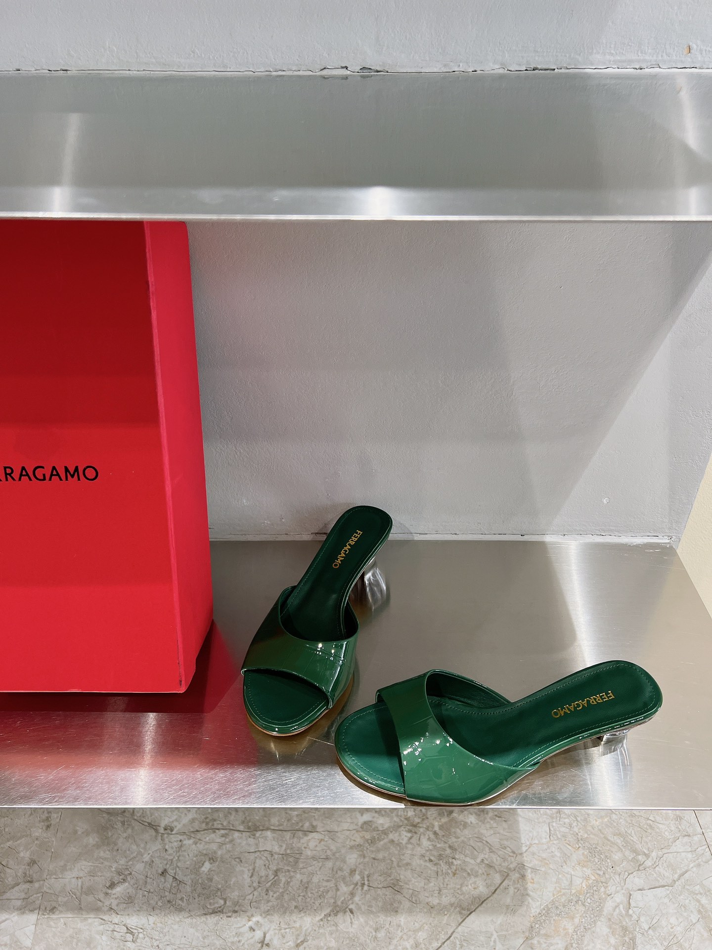New Feragamo SS24 Shoes: Stylish Design with Premium Materials and Unique Details - 图片 4