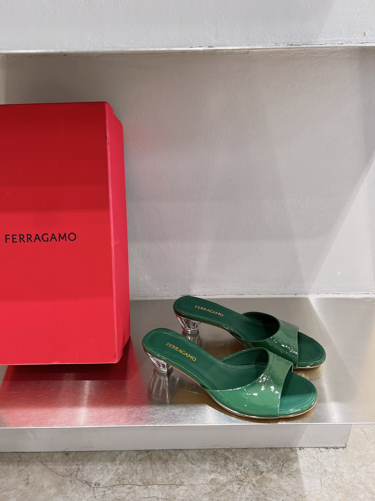 New Feragamo SS24 Shoes: Stylish Design with Premium Materials and Unique Details - 图片 2