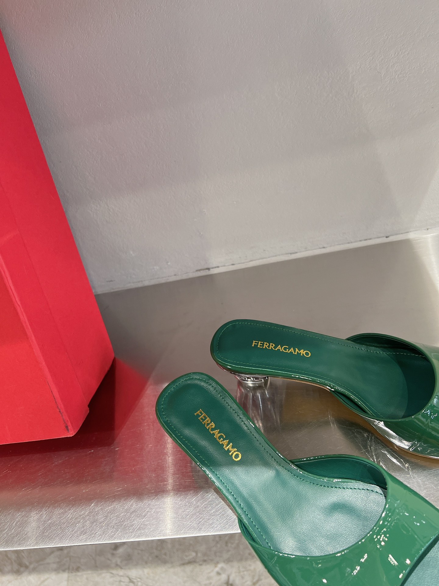 New Feragamo SS24 Shoes: Stylish Design with Premium Materials and Unique Details - 图片 8