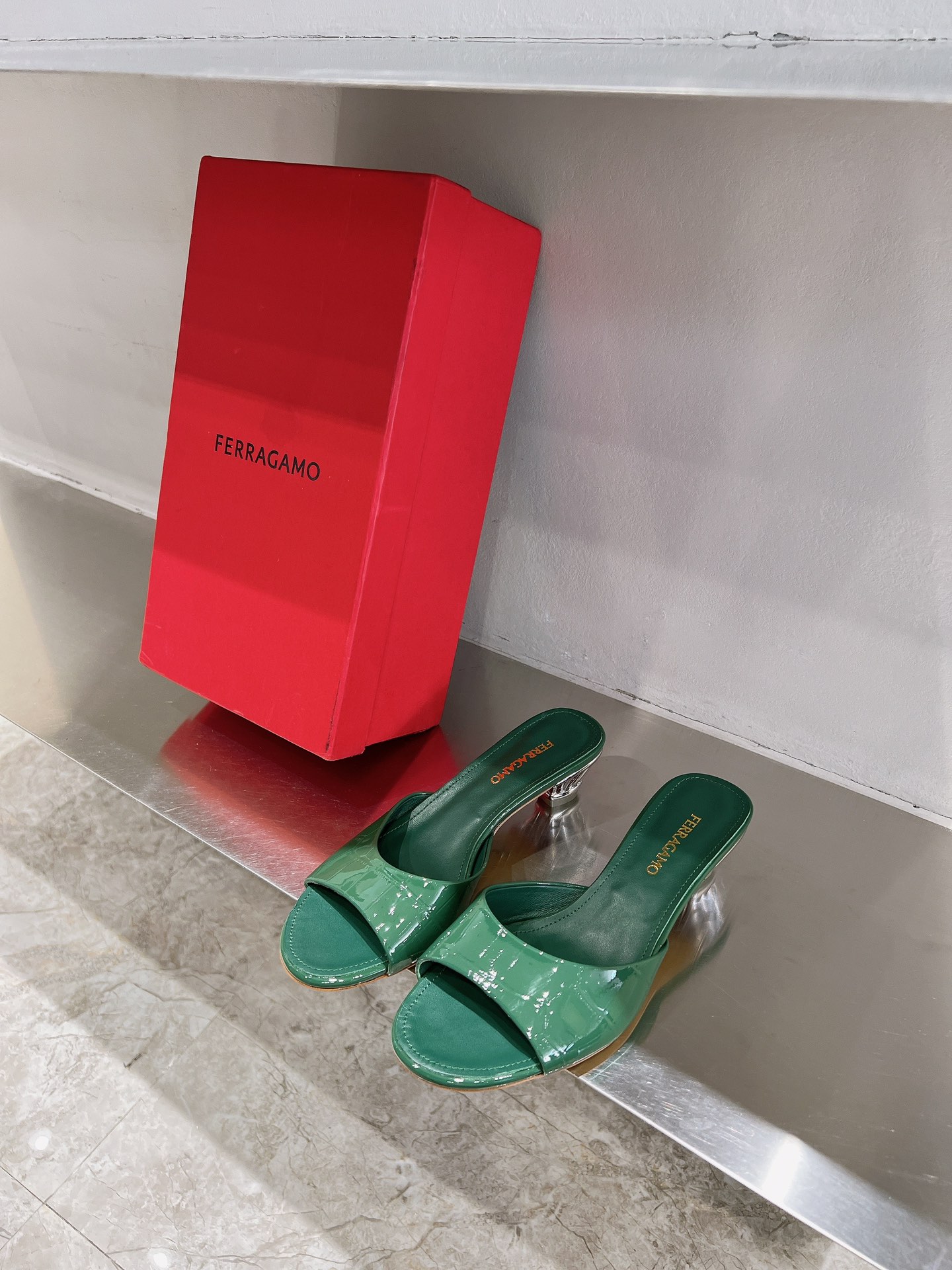 New Feragamo SS24 Shoes: Stylish Design with Premium Materials and Unique Details - 图片 5