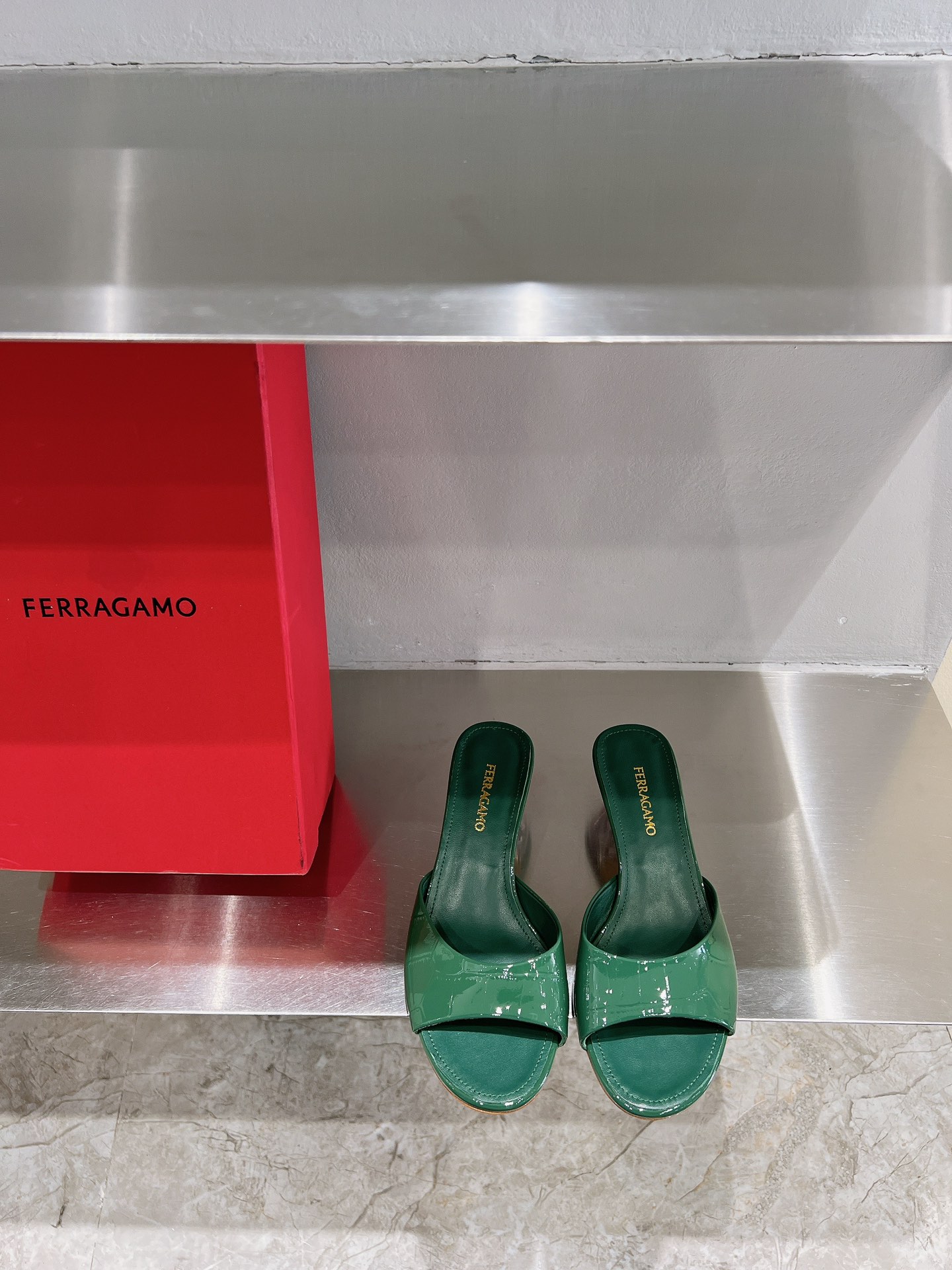 New Feragamo SS24 Shoes: Stylish Design with Premium Materials and Unique Details - 图片 1