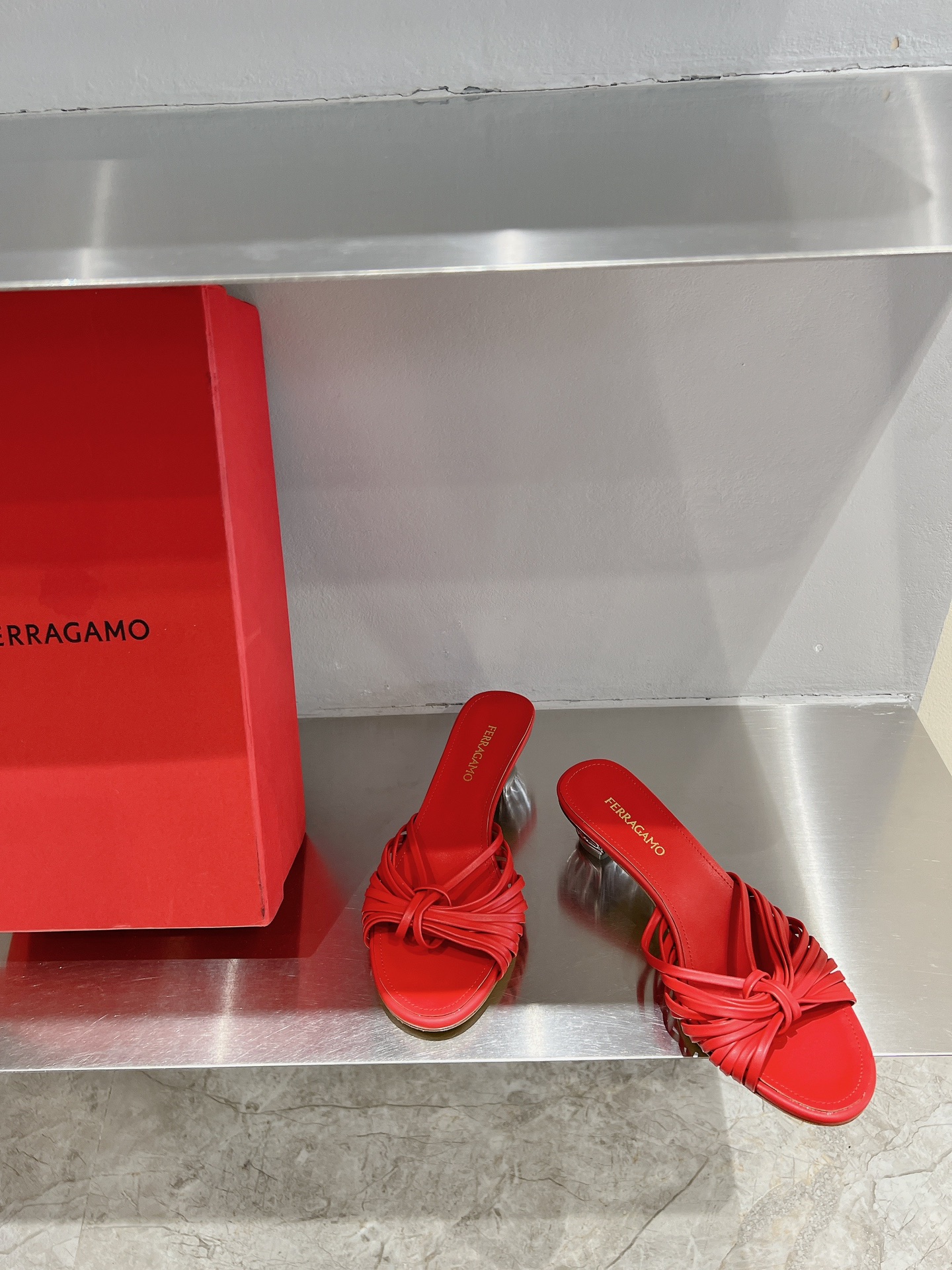 New Feragamo SS24 Shoes with Stylish Design and Quality Materials, Available in Various Sizes. - 图片 3