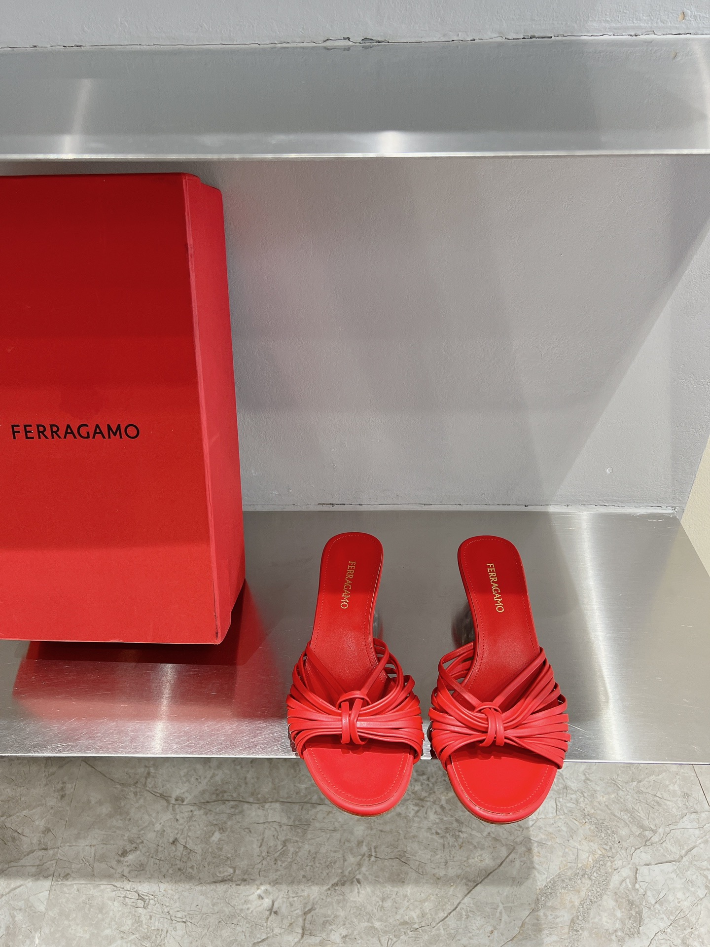 New Feragamo SS24 Shoes with Stylish Design and Quality Materials, Available in Various Sizes. - 图片 1