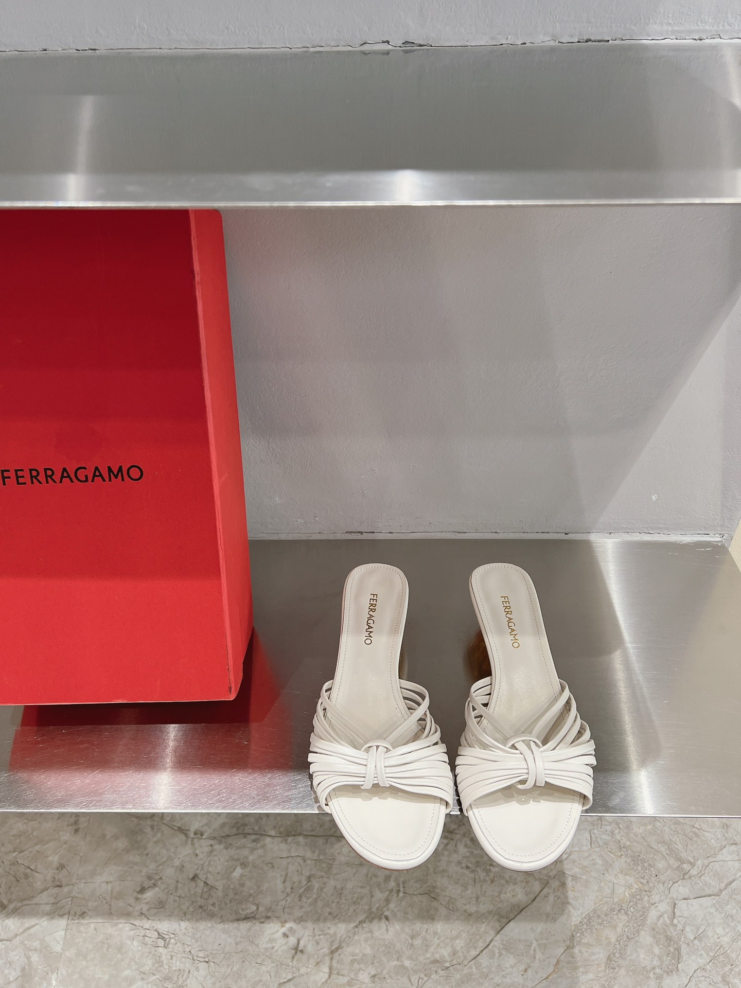 New Feragamo SS24 Shoes: Stylish Design with Quality Materials and Unique Details - 图片 1