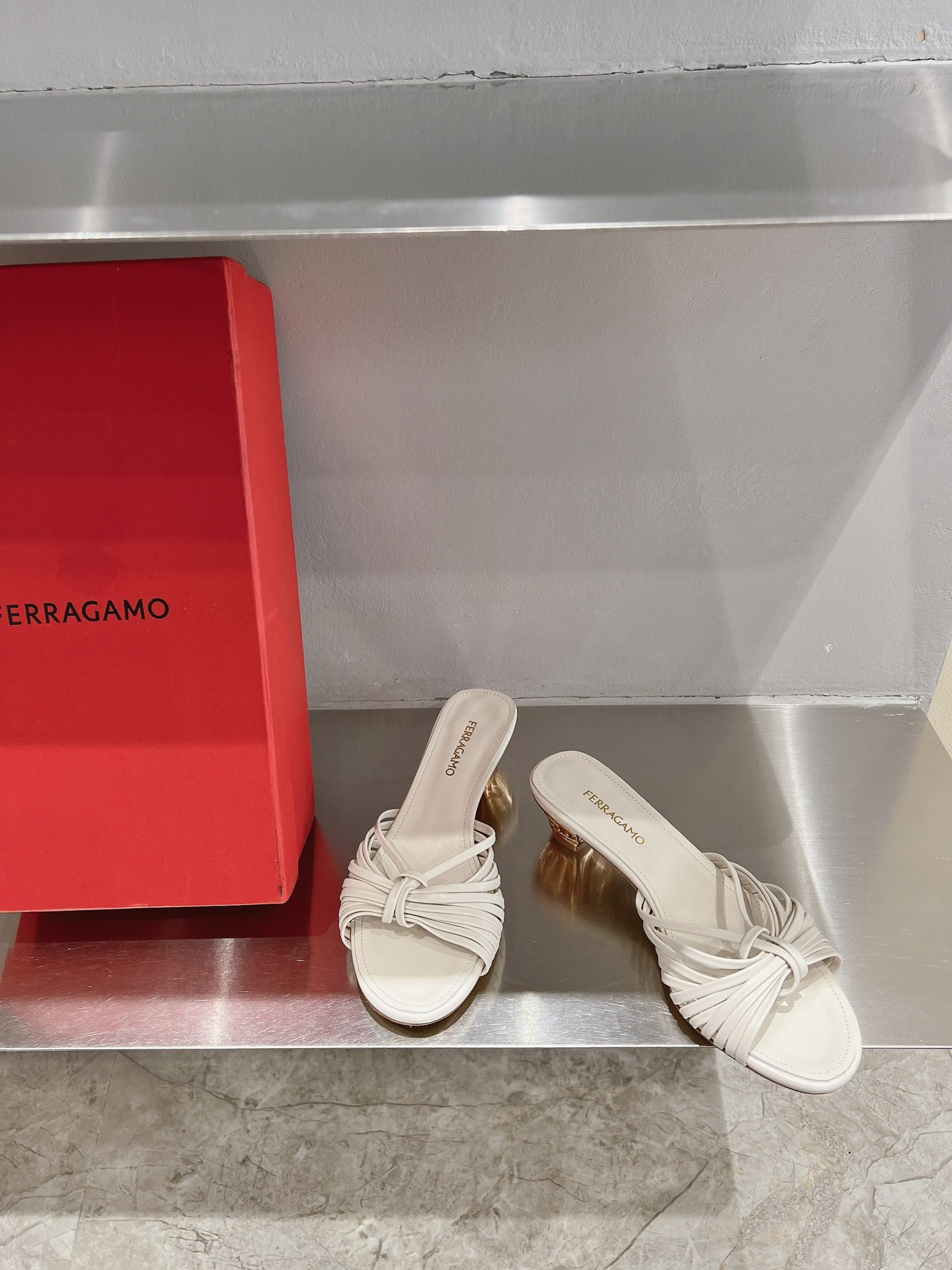 New Feragamo SS24 Shoes: Stylish Design with Quality Materials and Unique Details - 图片 3