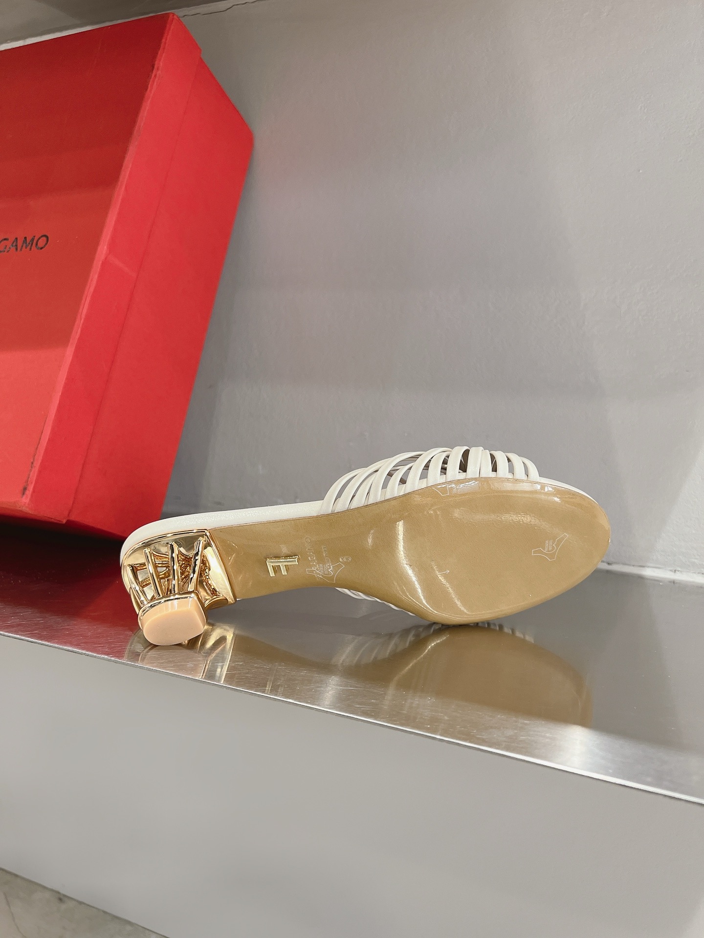 New Feragamo SS24 Shoes: Stylish Design with Quality Materials and Unique Details - 图片 9