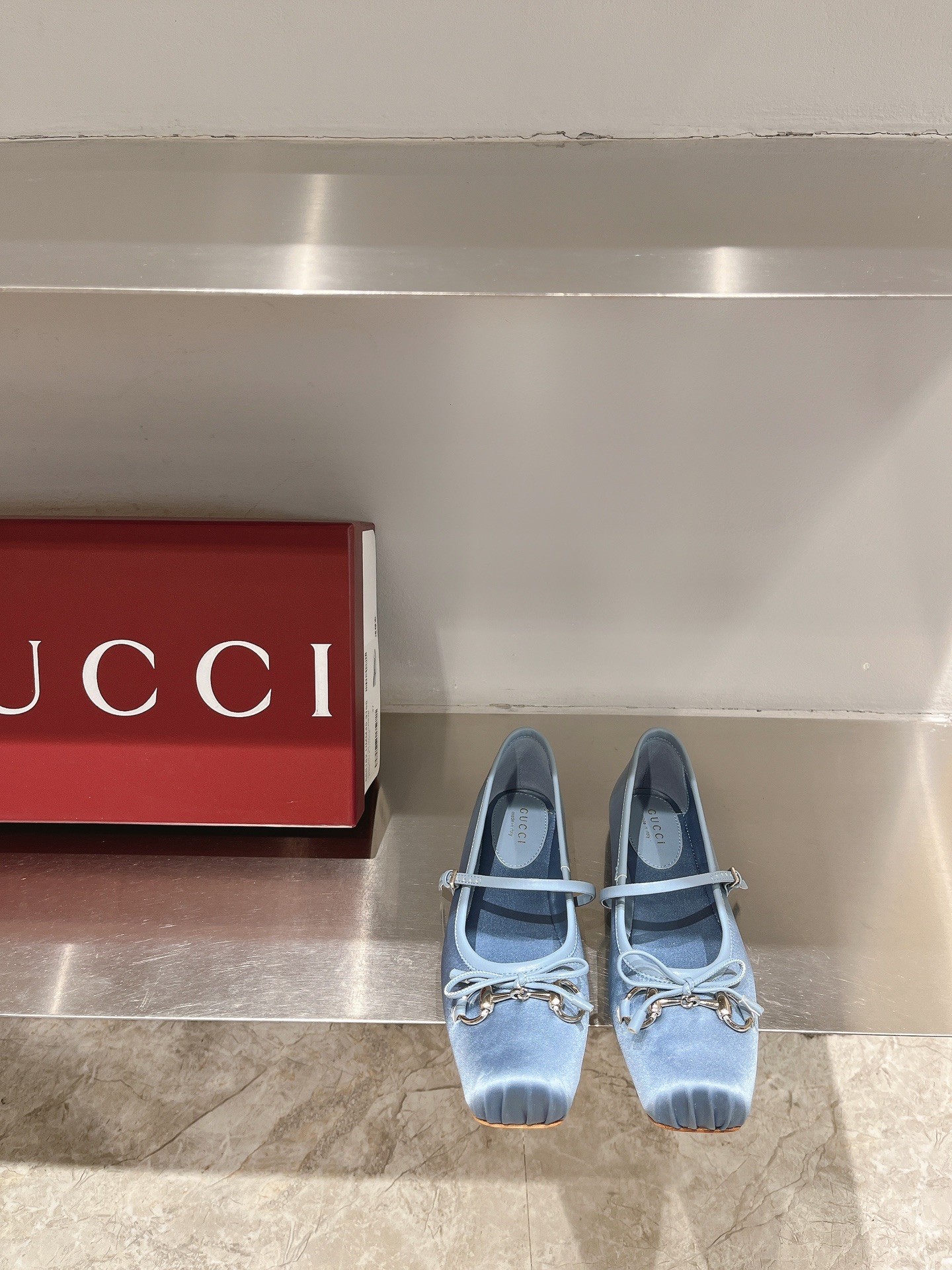 GUCCI балетки с пряжкой в виде удил ранняя весна, модель с показа + красные заклёпки Ancora, на заказ телячья кожа/замша/шёлк, импортная натуральная кожаная подошва