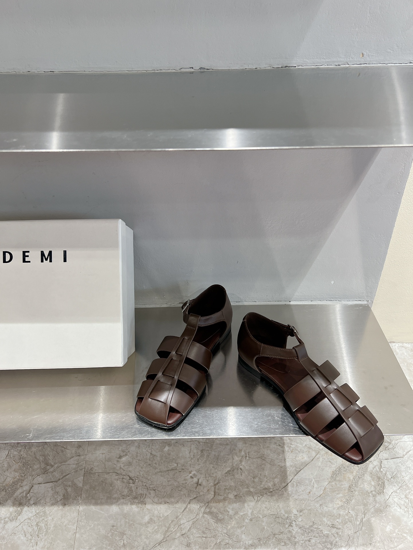 High-Quality Design-Sensitive Roman Sandals for Modern Women: Comfortable, Fashionable, and Sexy - 图片 3