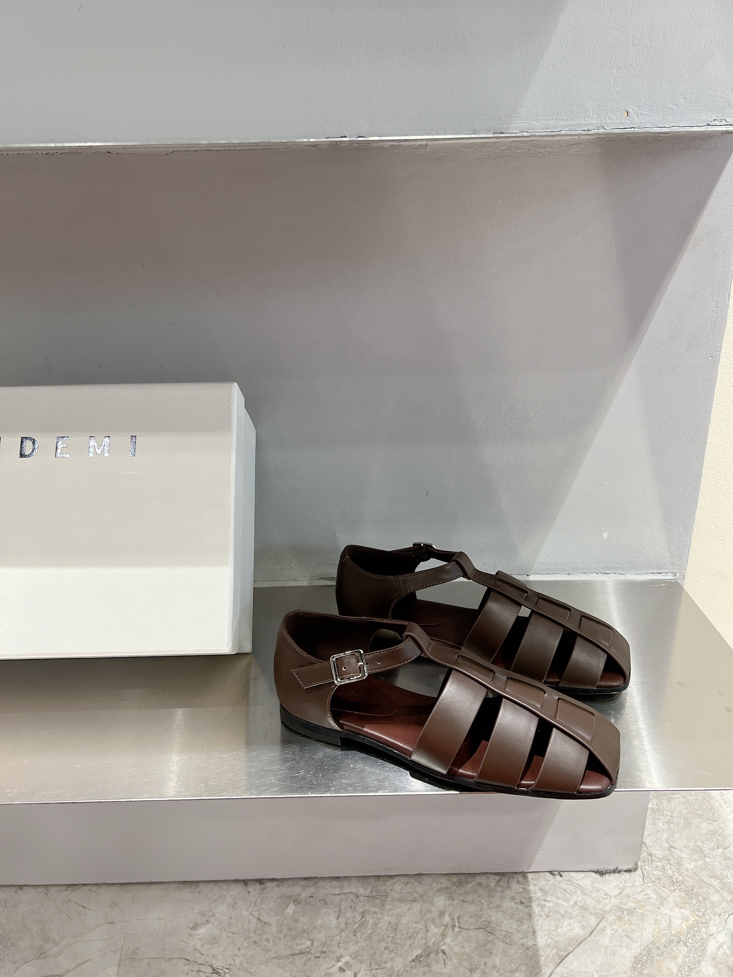 High-Quality Design-Sensitive Roman Sandals for Modern Women: Comfortable, Fashionable, and Sexy - 图片 2