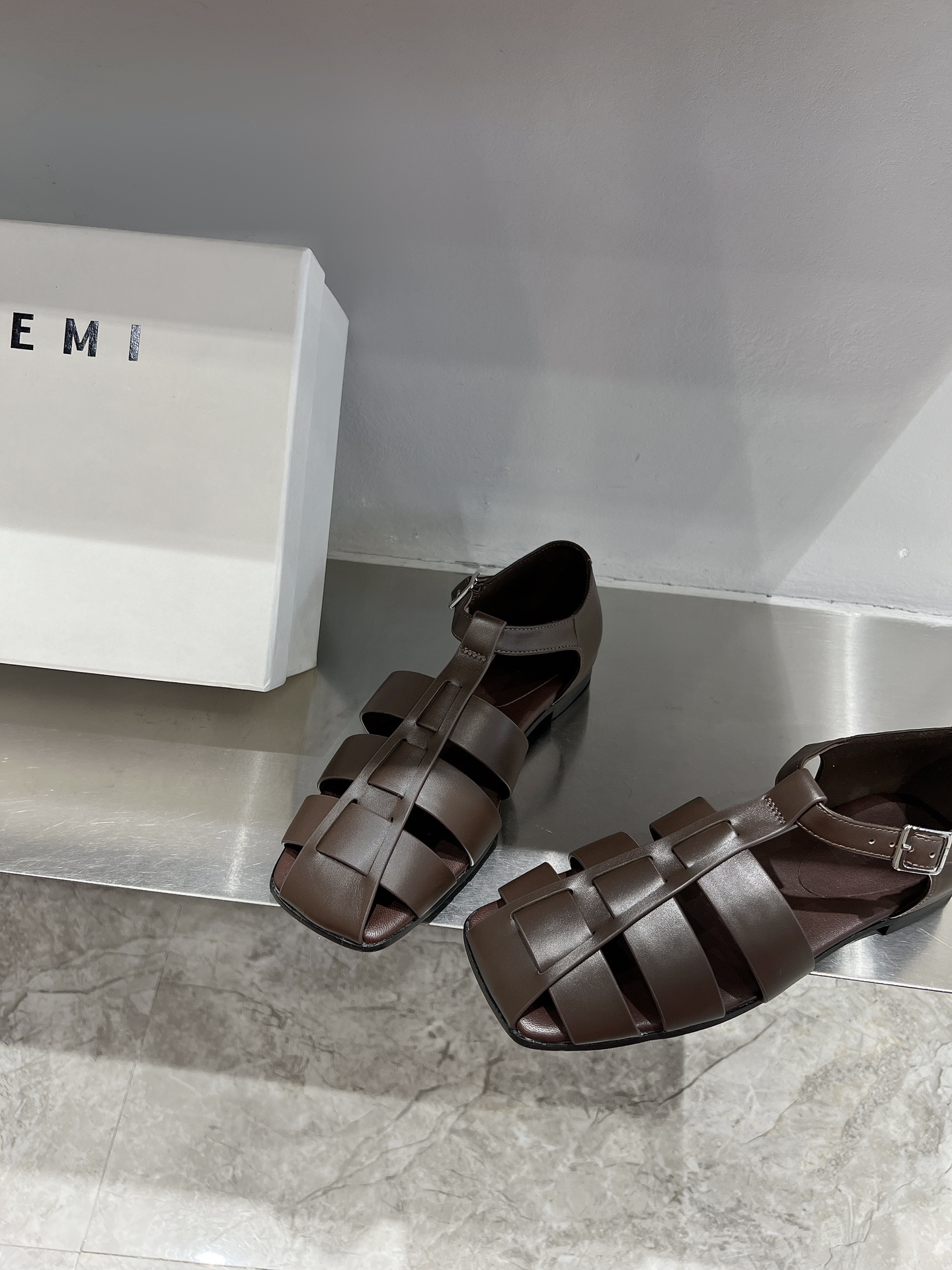 High-Quality Design-Sensitive Roman Sandals for Modern Women: Comfortable, Fashionable, and Sexy - 图片 7