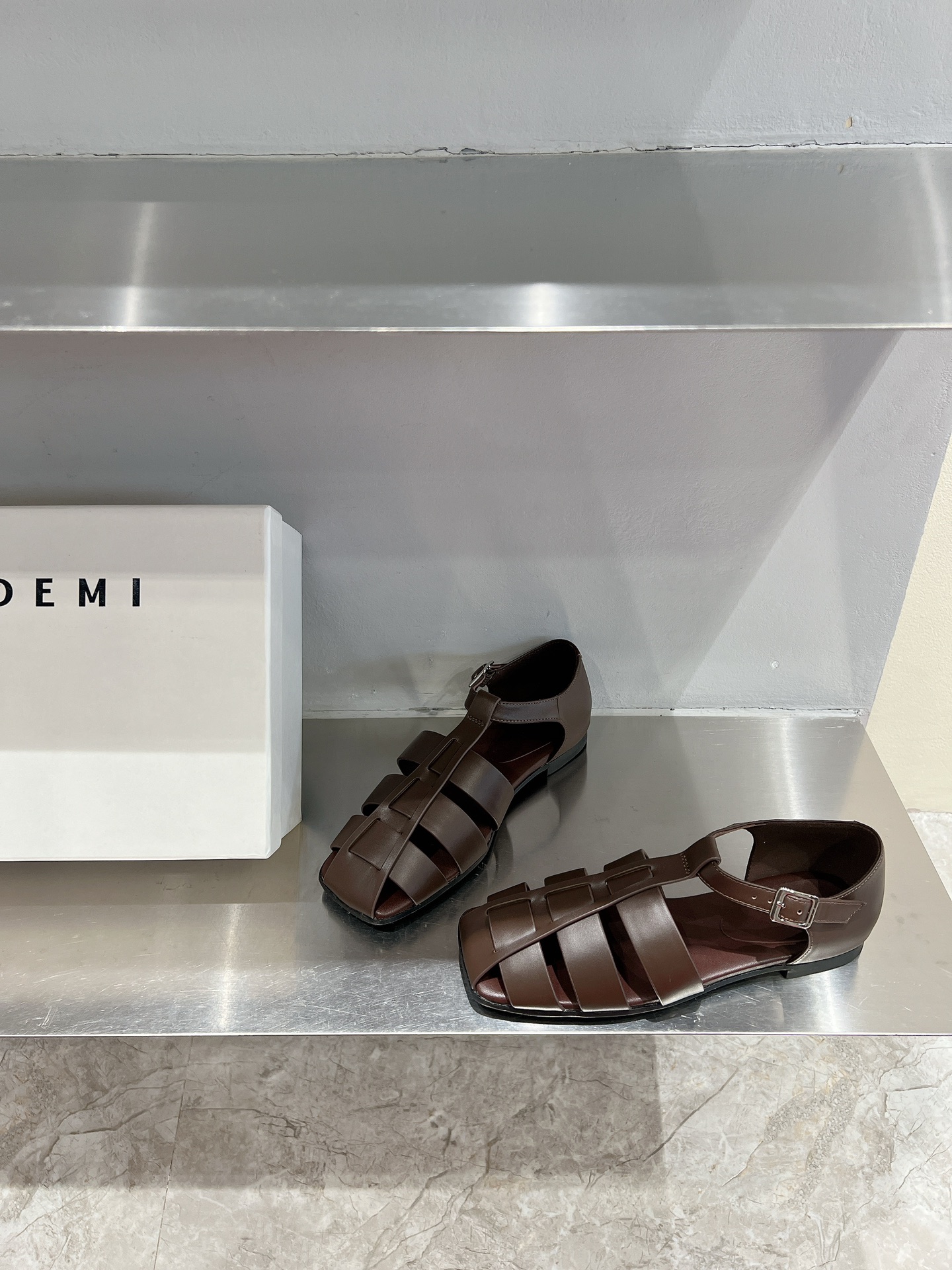High-Quality Design-Sensitive Roman Sandals for Modern Women: Comfortable, Fashionable, and Sexy - 图片 4