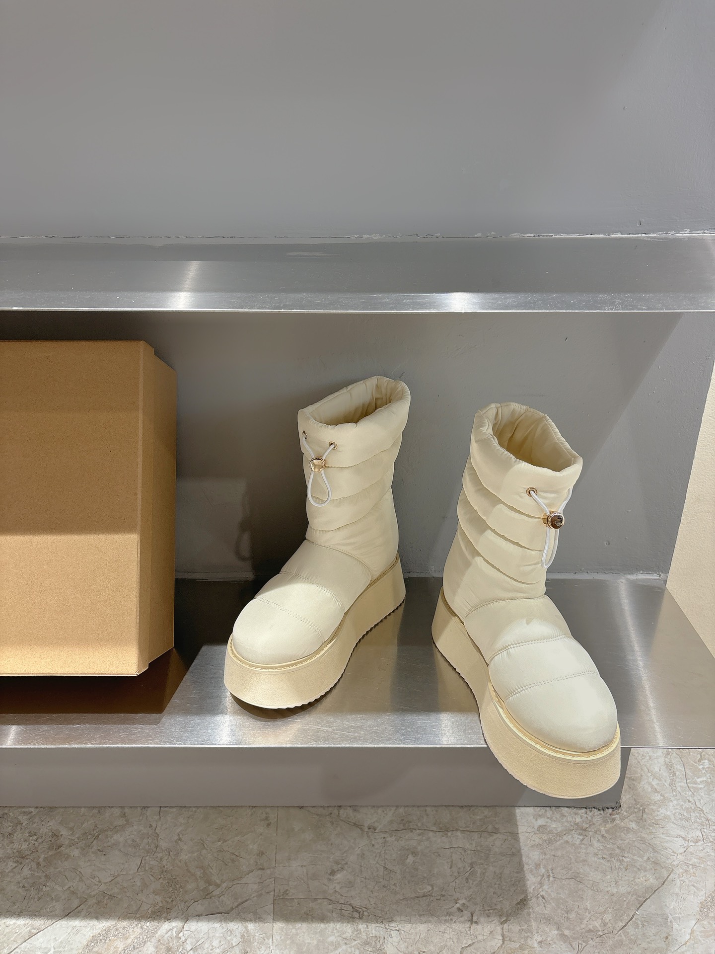 2024 INUIKII Snow Boots: Hot Winter Fashion with Zirconium Fabric and Skate-Proof Soles - 图片 3