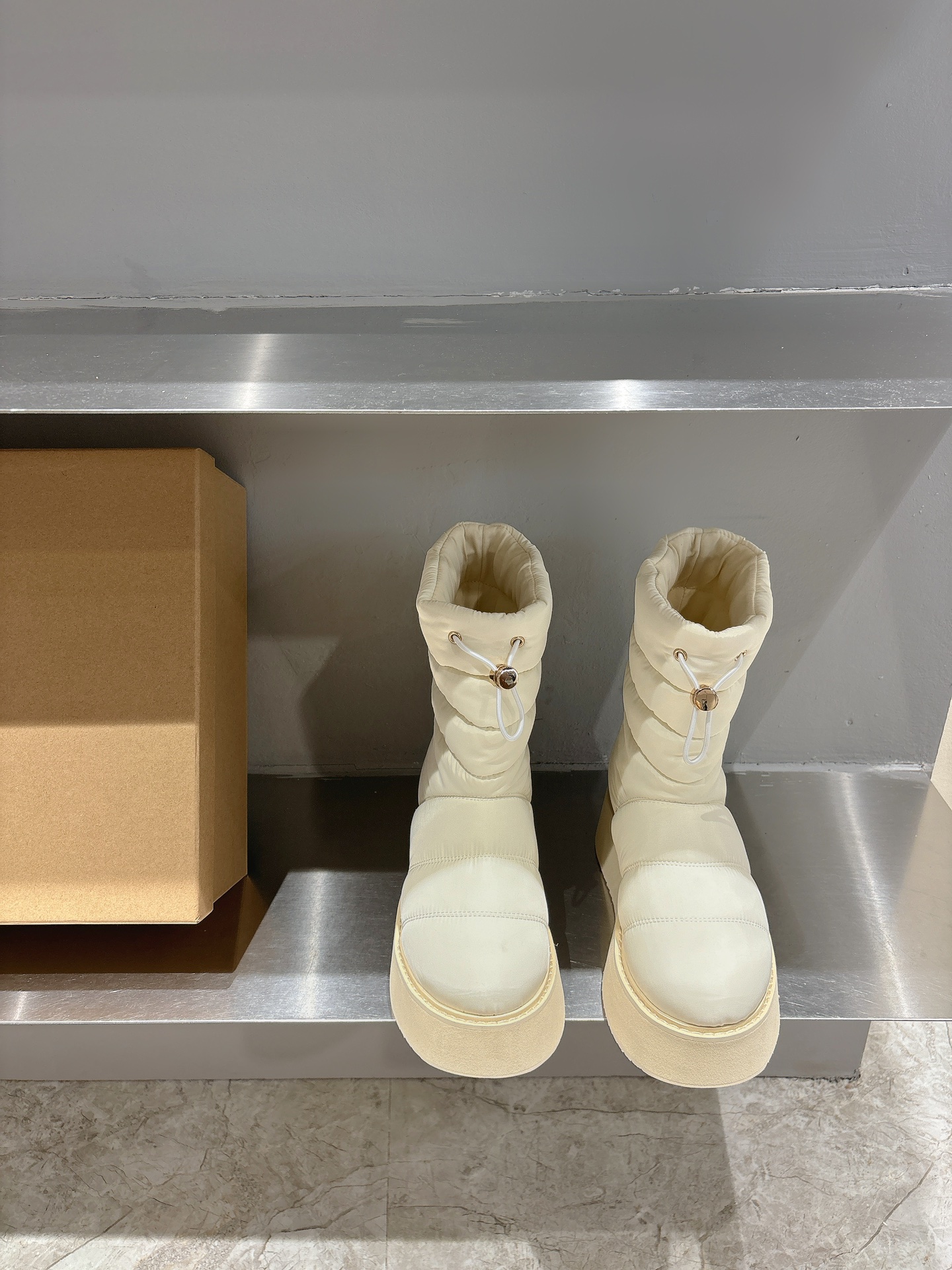 2024 INUIKII Snow Boots: Hot Winter Fashion with Zirconium Fabric and Skate-Proof Soles - 图片 1