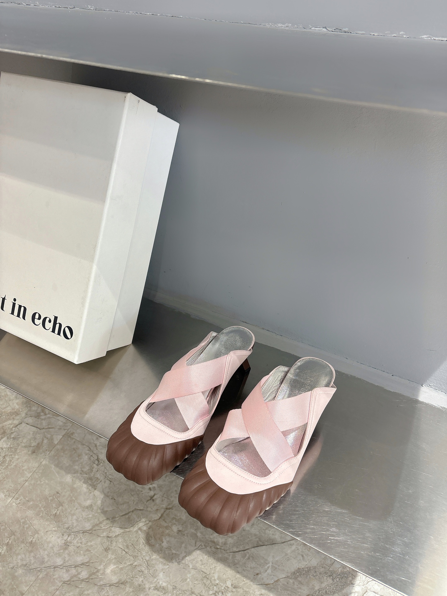 “Ballet Shoes Design Review: Lost in Echo 24s with Unique Features and Customization Options”
