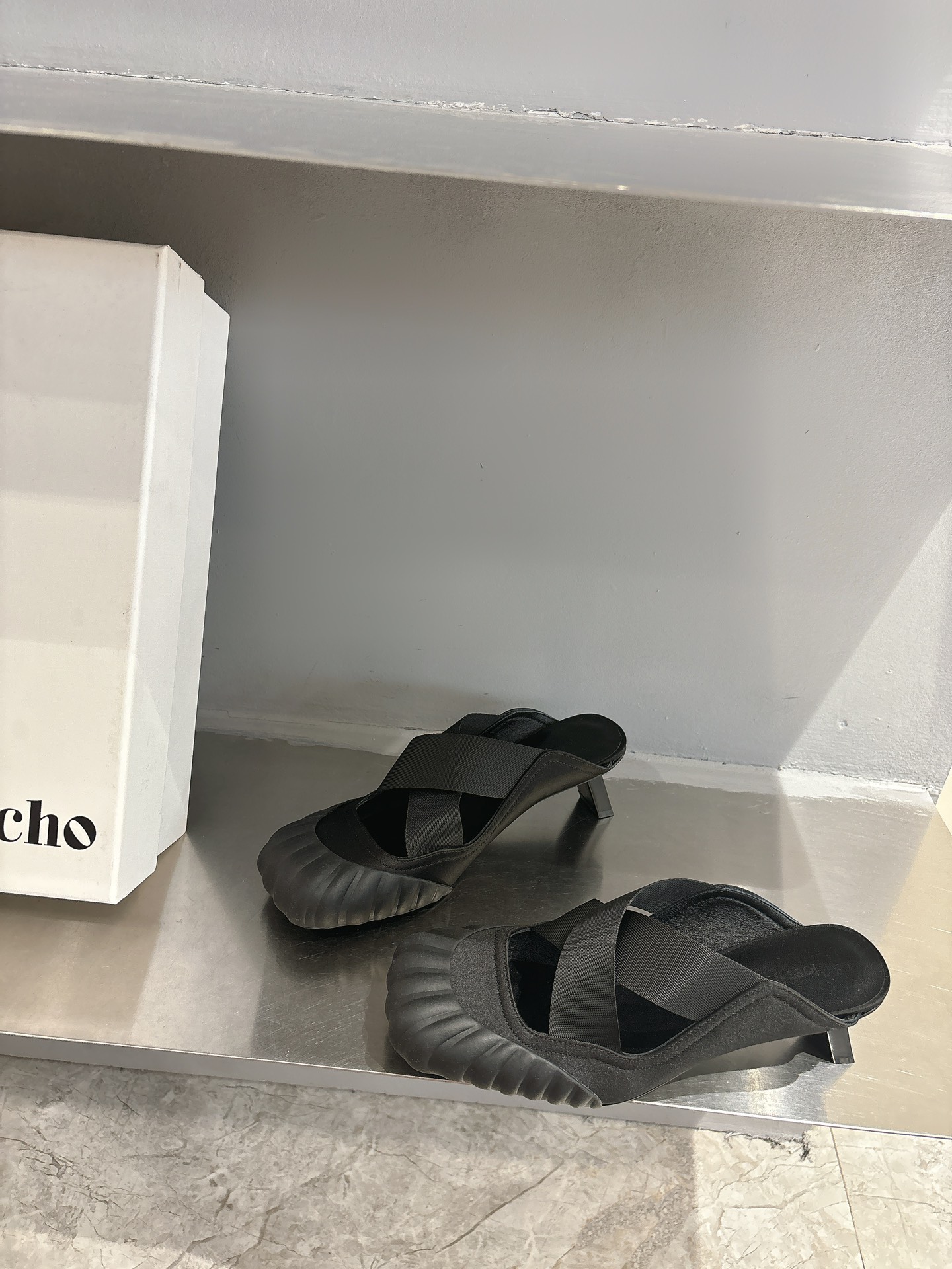 “Custom Ballet Shoes: Unique Design with Real Silk and Sheepskin, 35-40 Codes, Open Rubber Base – $720” - 图片 5