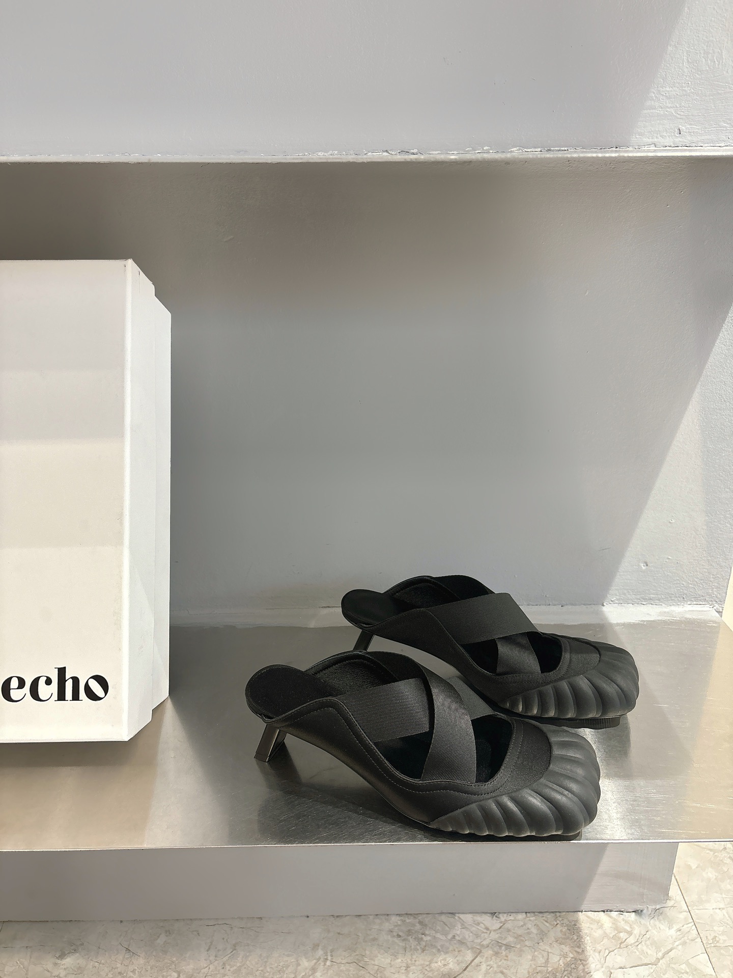 “Custom Ballet Shoes: Unique Design with Real Silk and Sheepskin, 35-40 Codes, Open Rubber Base – $720” - 图片 3