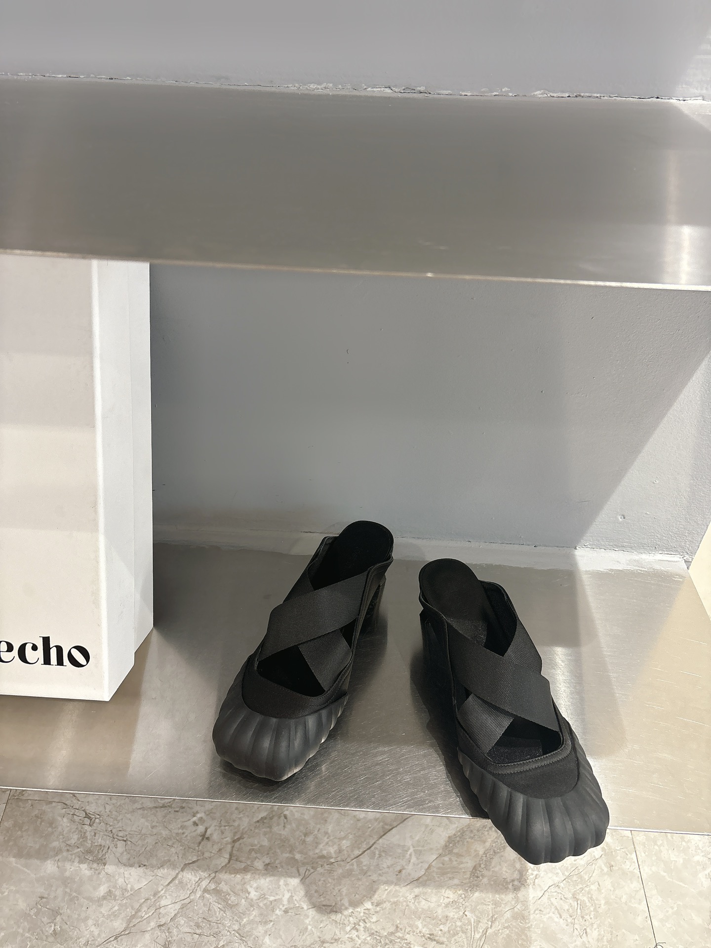 “Custom Ballet Shoes: Unique Design with Real Silk and Sheepskin, 35-40 Codes, Open Rubber Base – $720” - 图片 4
