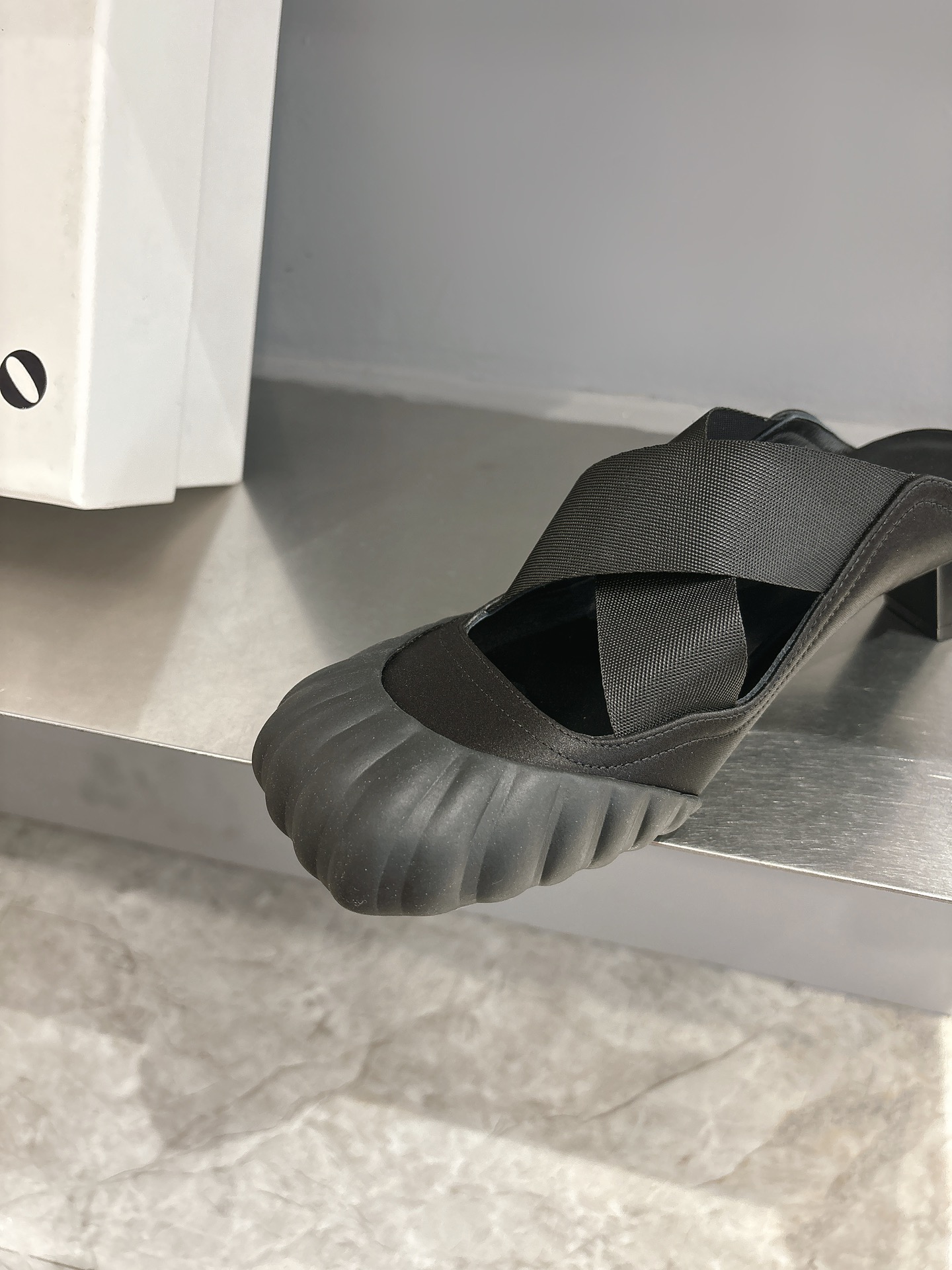 “Custom Ballet Shoes: Unique Design with Real Silk and Sheepskin, 35-40 Codes, Open Rubber Base – $720” - 图片 7