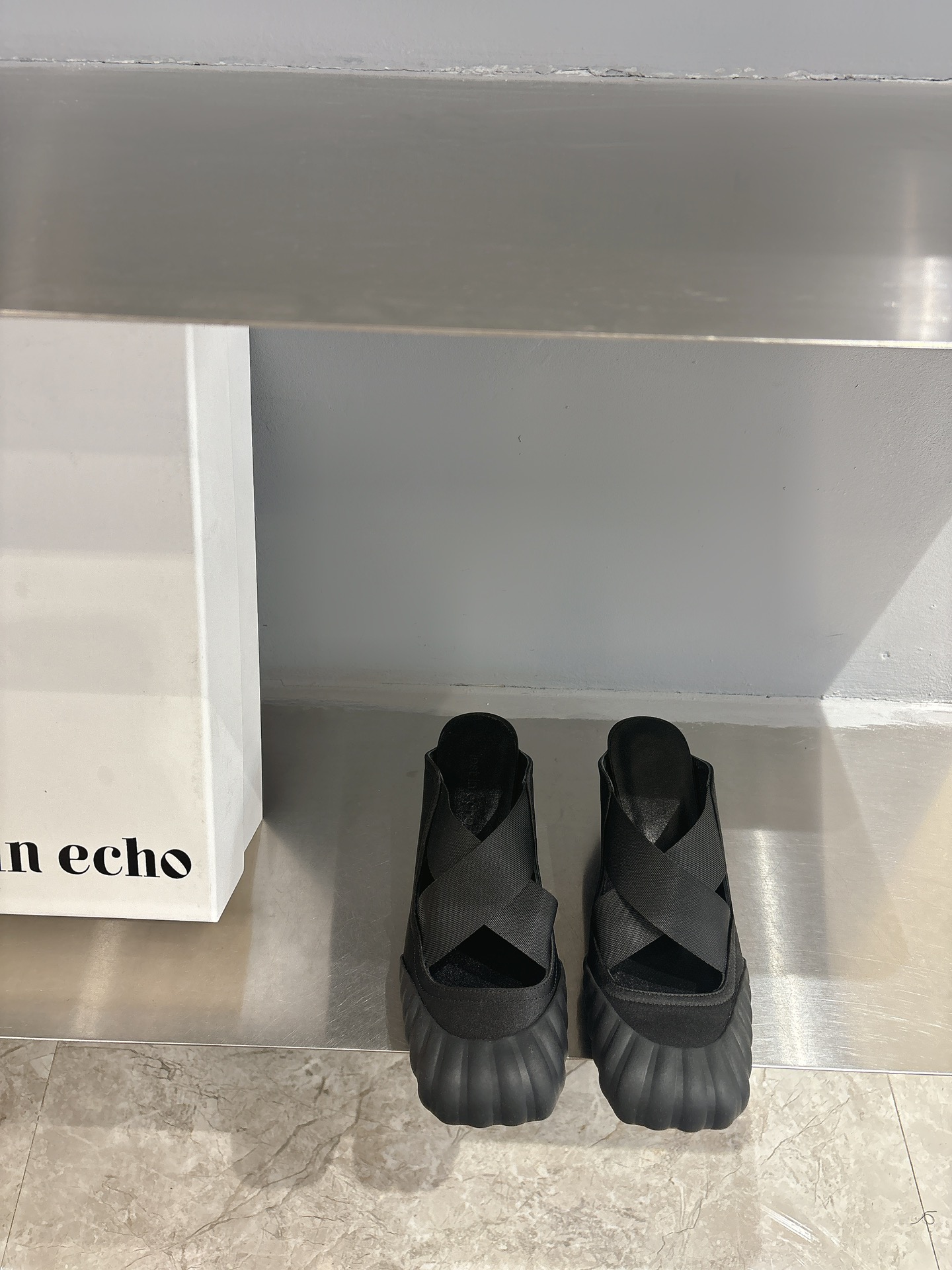 “Custom Ballet Shoes: Unique Design with Real Silk and Sheepskin, 35-40 Codes, Open Rubber Base – $720” - 图片 2