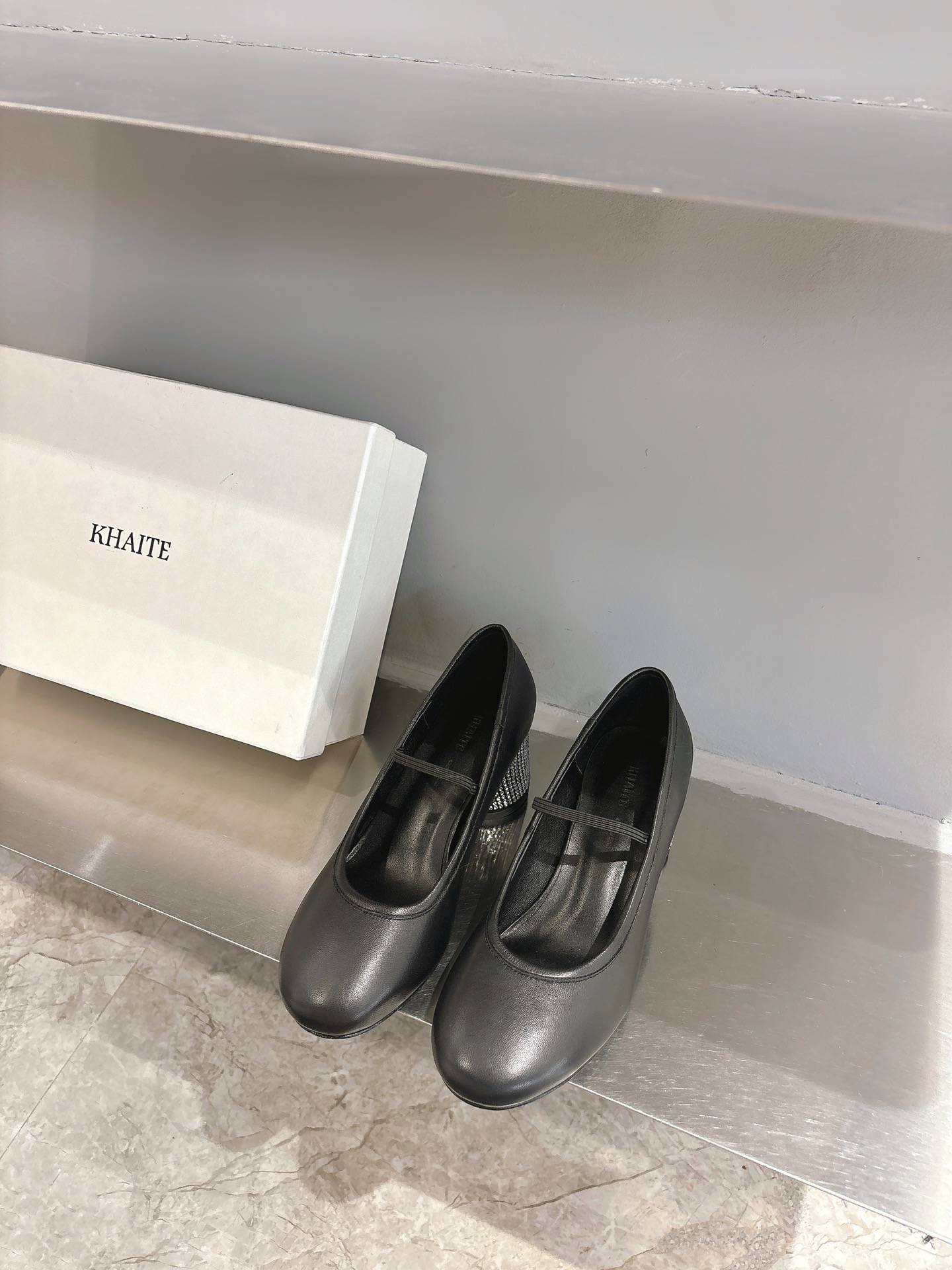 Khaite Stylish Single Shoes: Asymmetric Design, Imported Leather, Italian Craftsmanship. - 图片 4