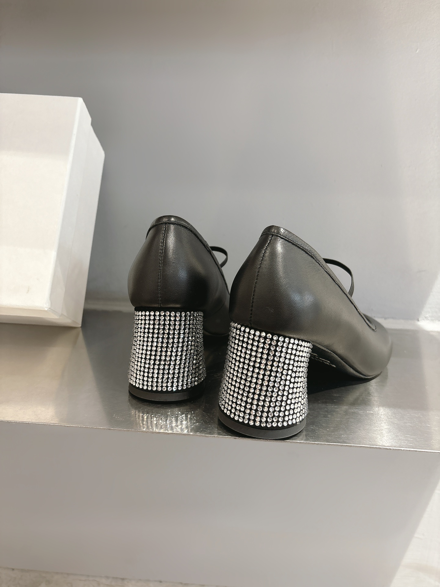 Khaite Stylish Single Shoes: Asymmetric Design, Imported Leather, Italian Craftsmanship. - 图片 8