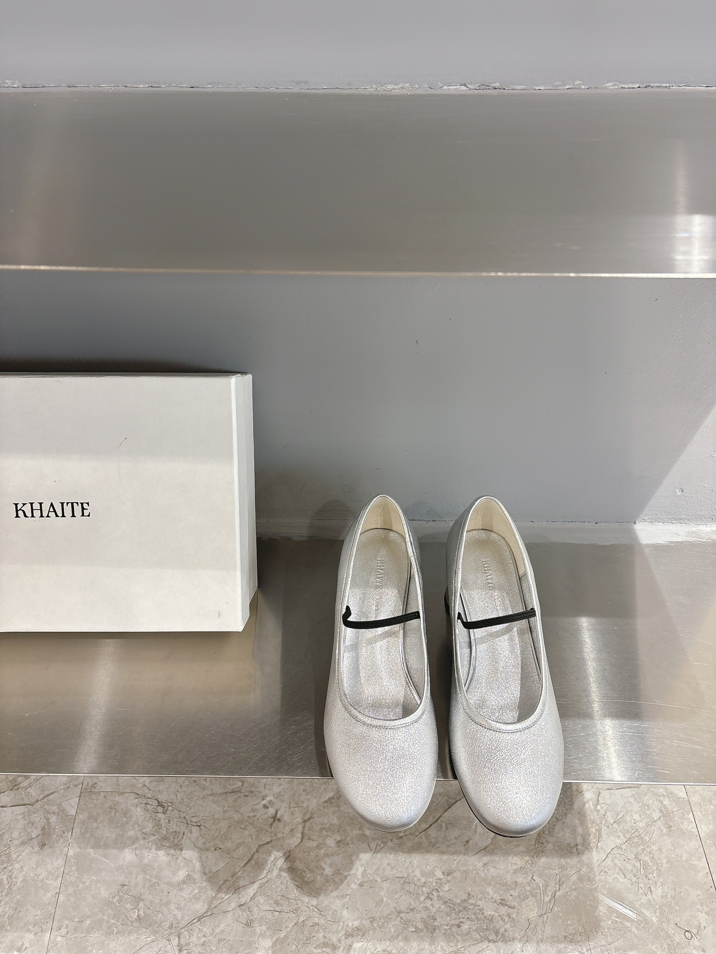 Khaite Stylish Single Shoes: Asymmetric Design, Imported Leather, Italian Craftsmanship. - 图片 5