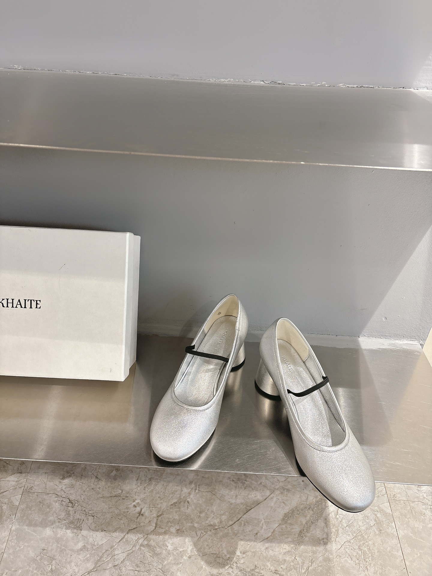 Khaite Stylish Single Shoes: Asymmetric Design, Imported Leather, Italian Craftsmanship. - 图片 2