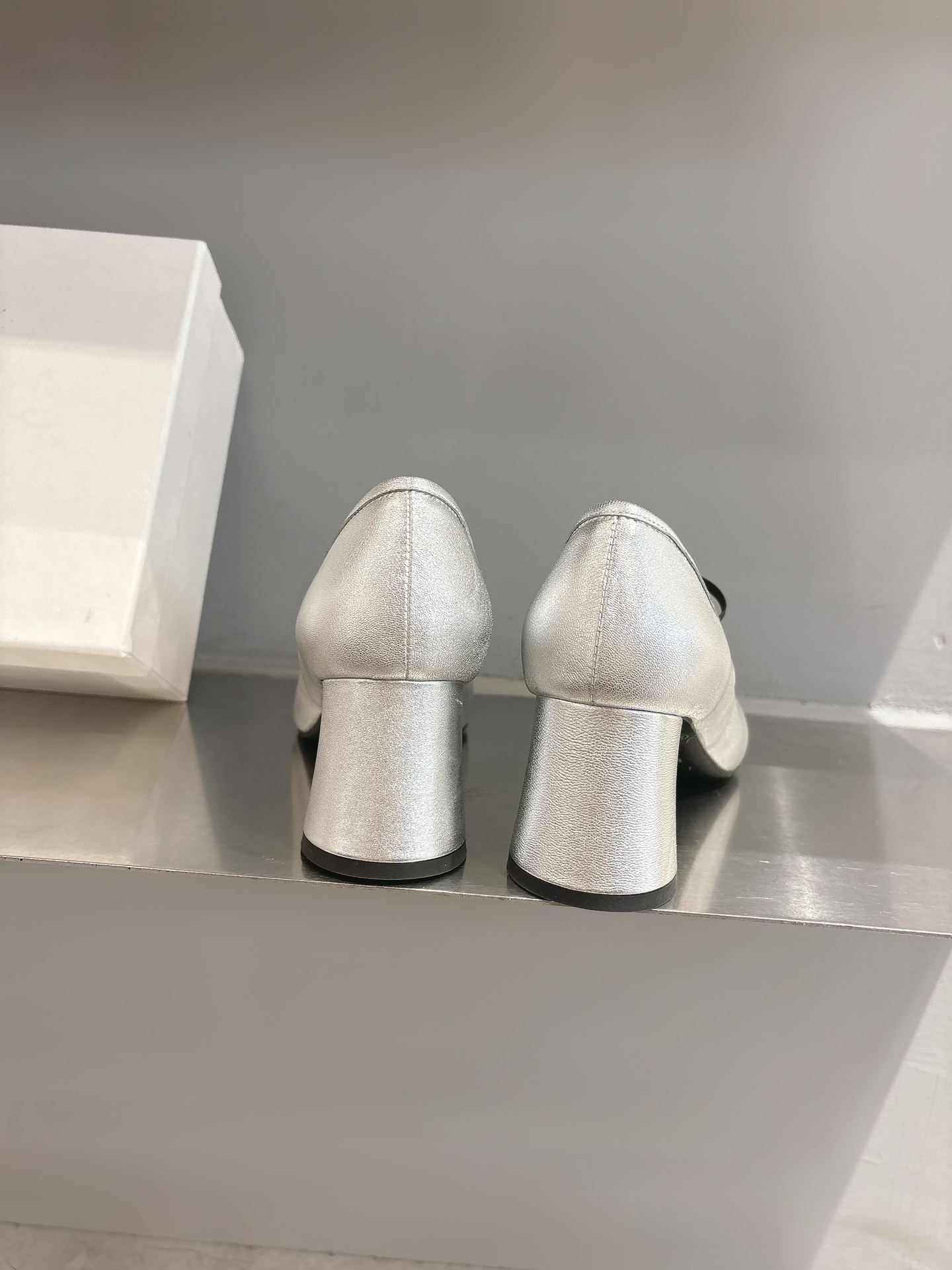 Khaite Stylish Single Shoes: Asymmetric Design, Imported Leather, Italian Craftsmanship. - 图片 8