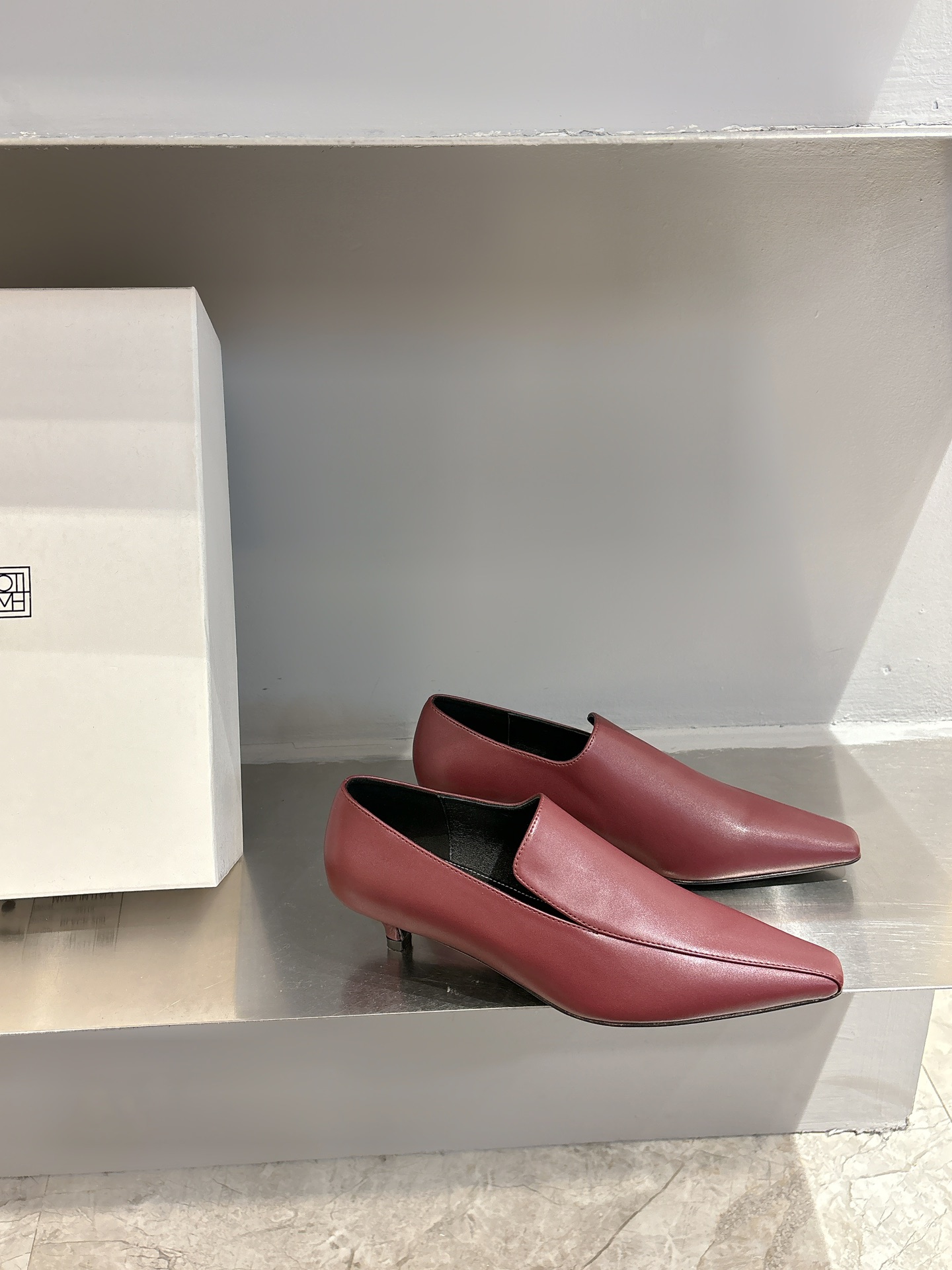 Toteme 25 Springs Summers: Quality Imported Shoes for Stylish Wardrobe - 图片 1