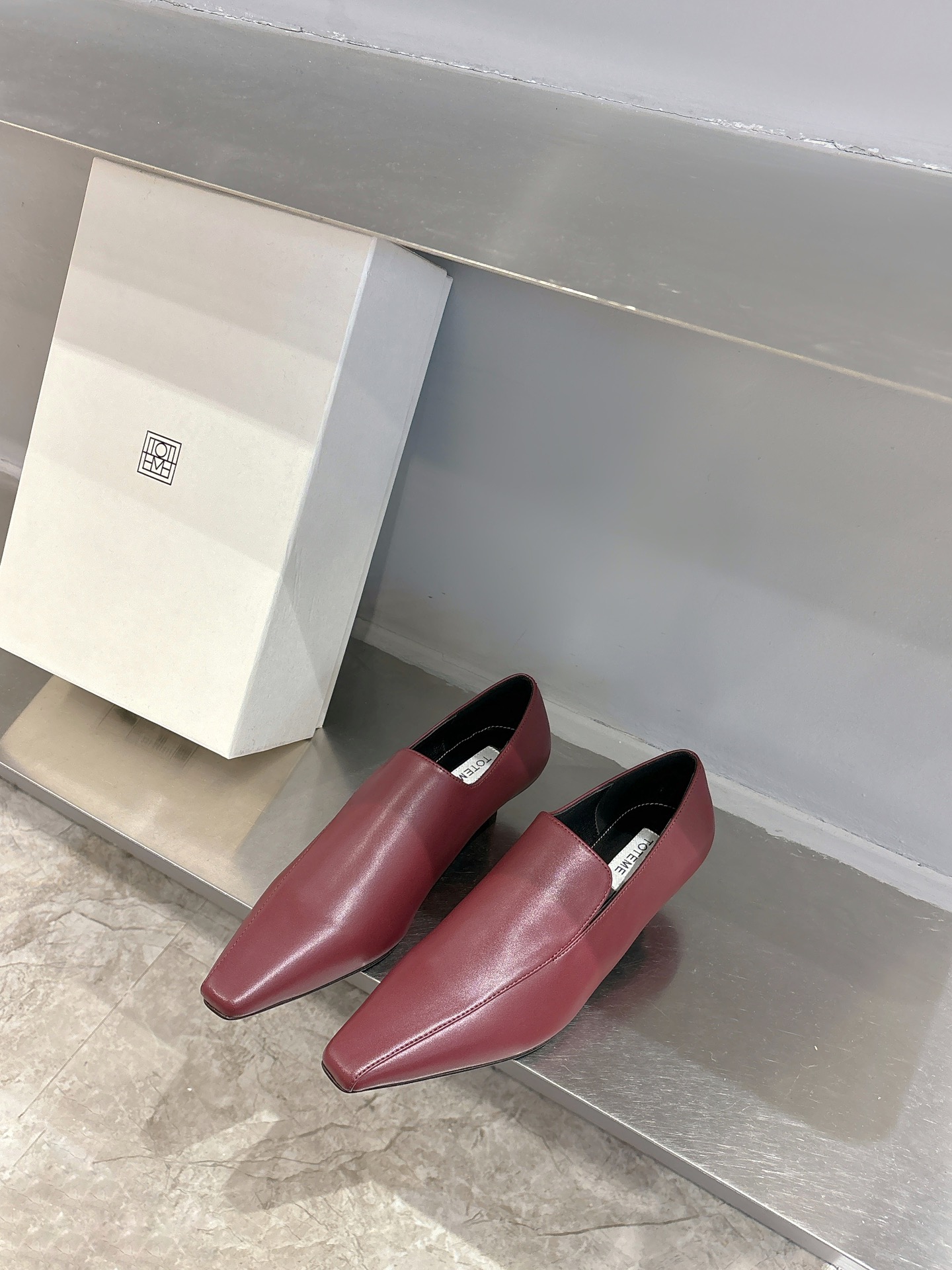 Toteme 25 Springs Summers: Quality Imported Shoes for Stylish Wardrobe - 图片 4