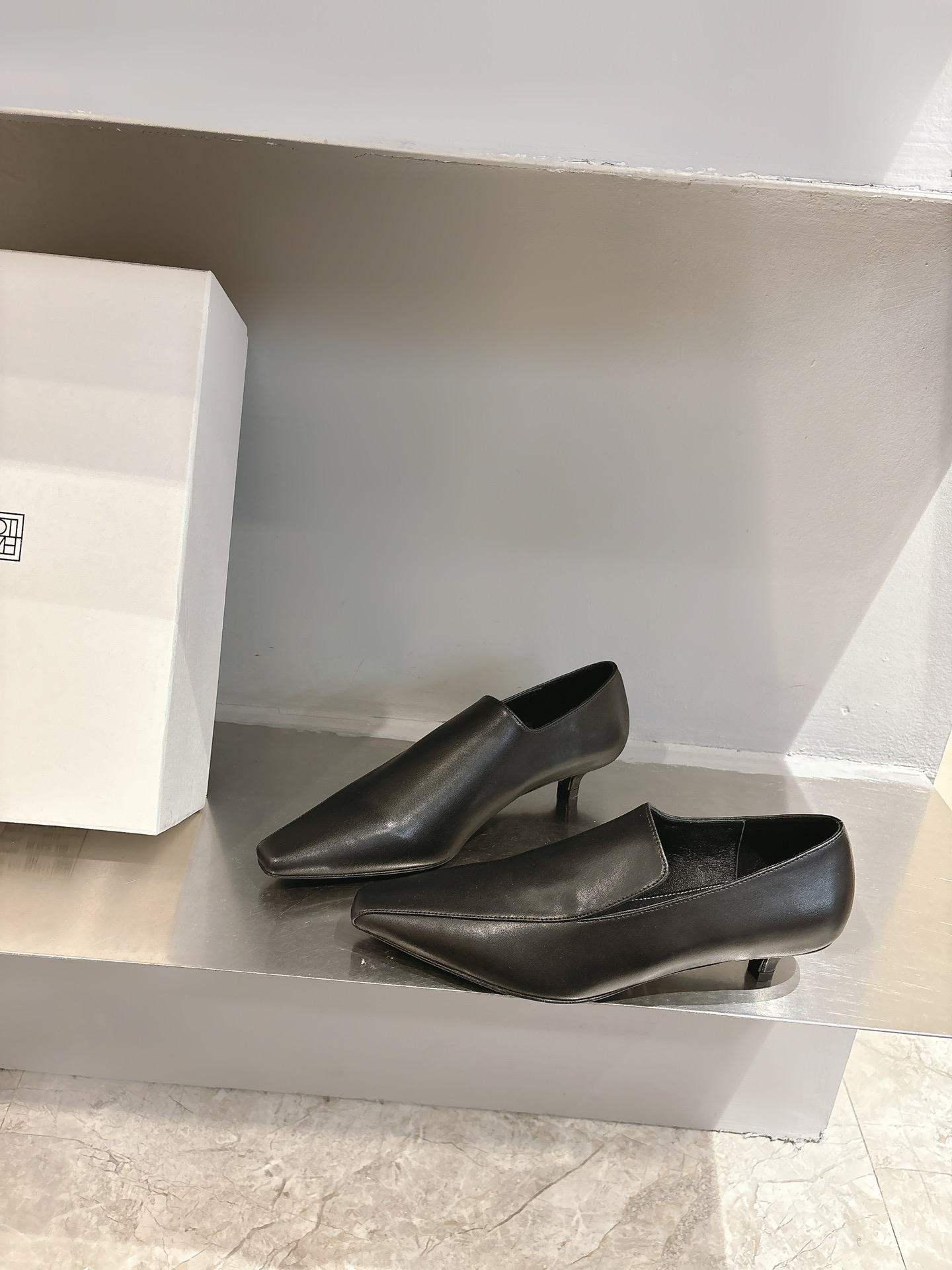 Toteme 25 Springs Summers: Simple, Stylish, Quality Italian Shoes with Imported Materials - 图片 3