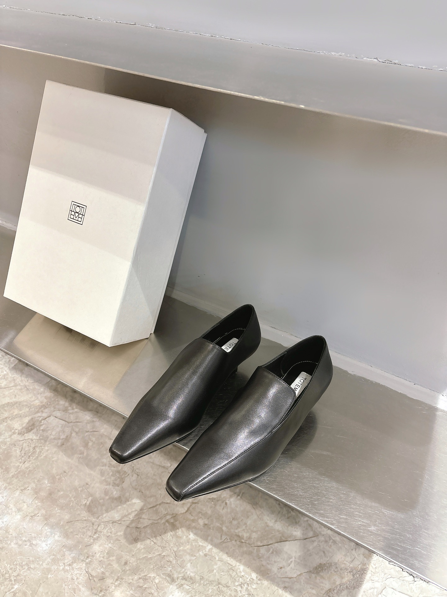 Toteme 25 Springs Summers: Simple, Stylish, Quality Italian Shoes with Imported Materials - 图片 4