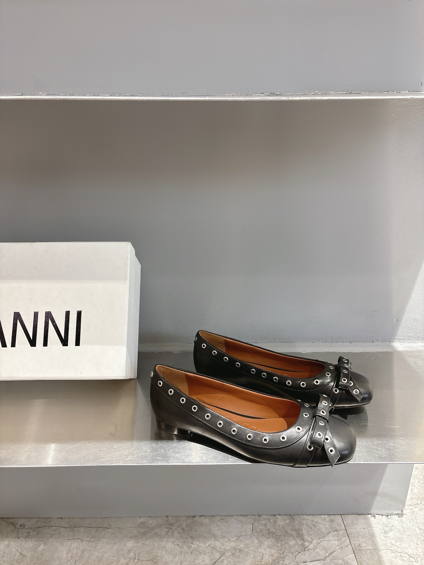Ganni SS25 Butterfly Ballerina Flats: Romantic French Style, Comfortable and Stylish Design. - 图片 2
