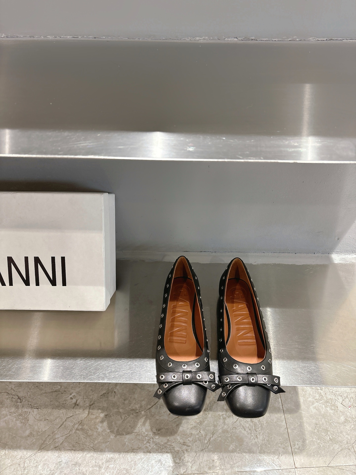 Ganni SS25 Butterfly Ballerina Flats: Romantic French Style, Comfortable and Stylish Design. - 图片 1